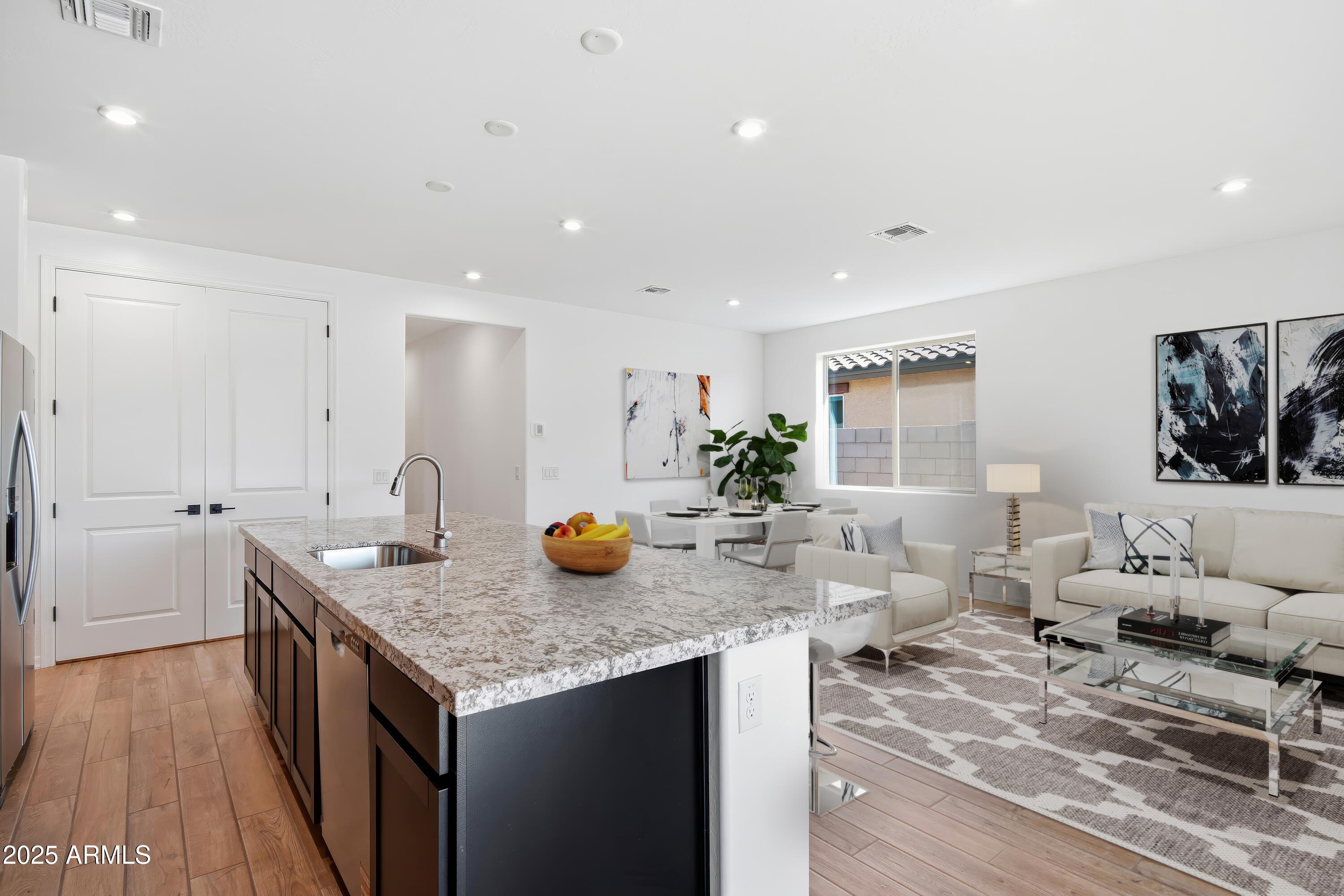 19021 W MARYLAND Avenue