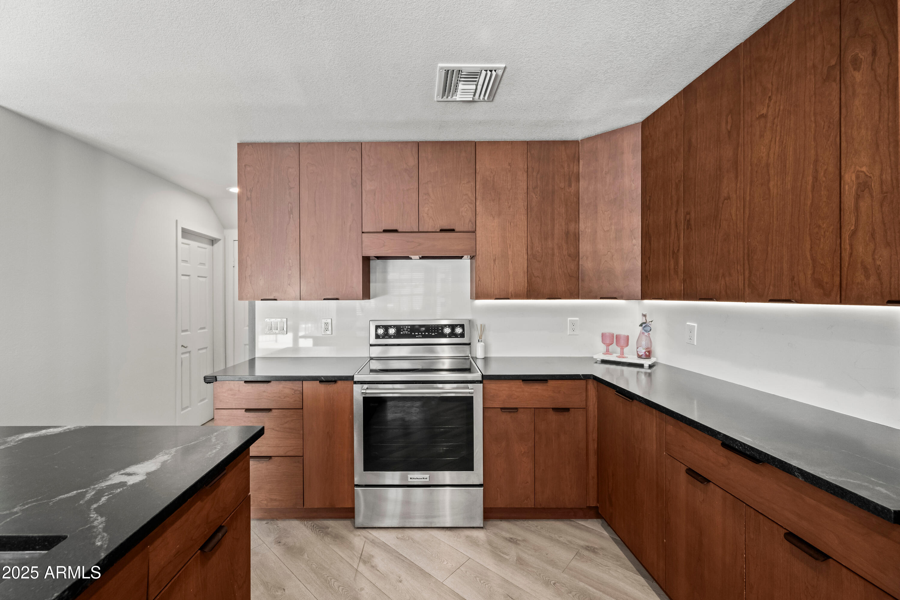 Scottsdale, Arizona 85254, United States, 4 Bedrooms Bedrooms, ,3 BathroomsBathrooms,Residential,Active,195820