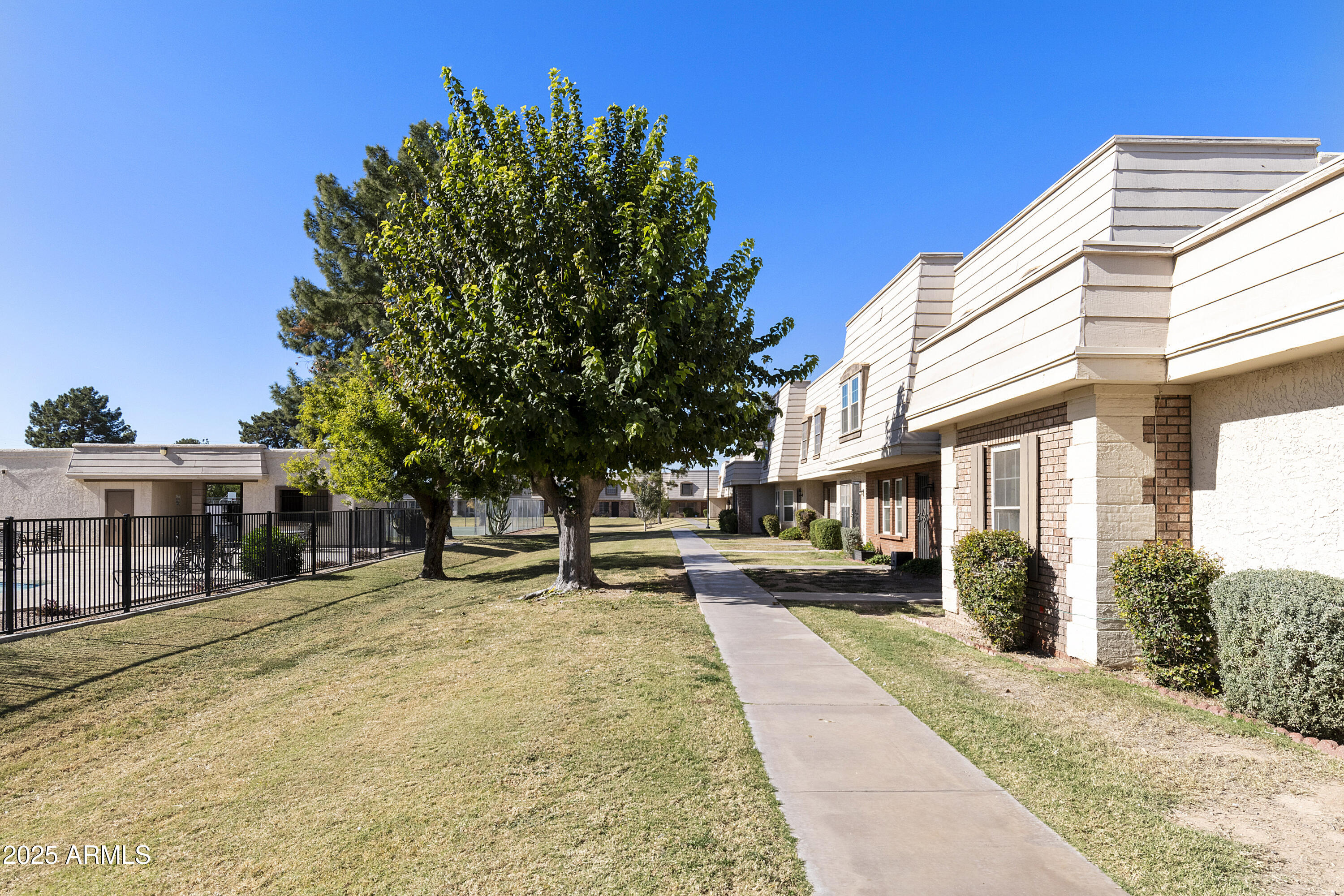 1011 E LODGE Drive