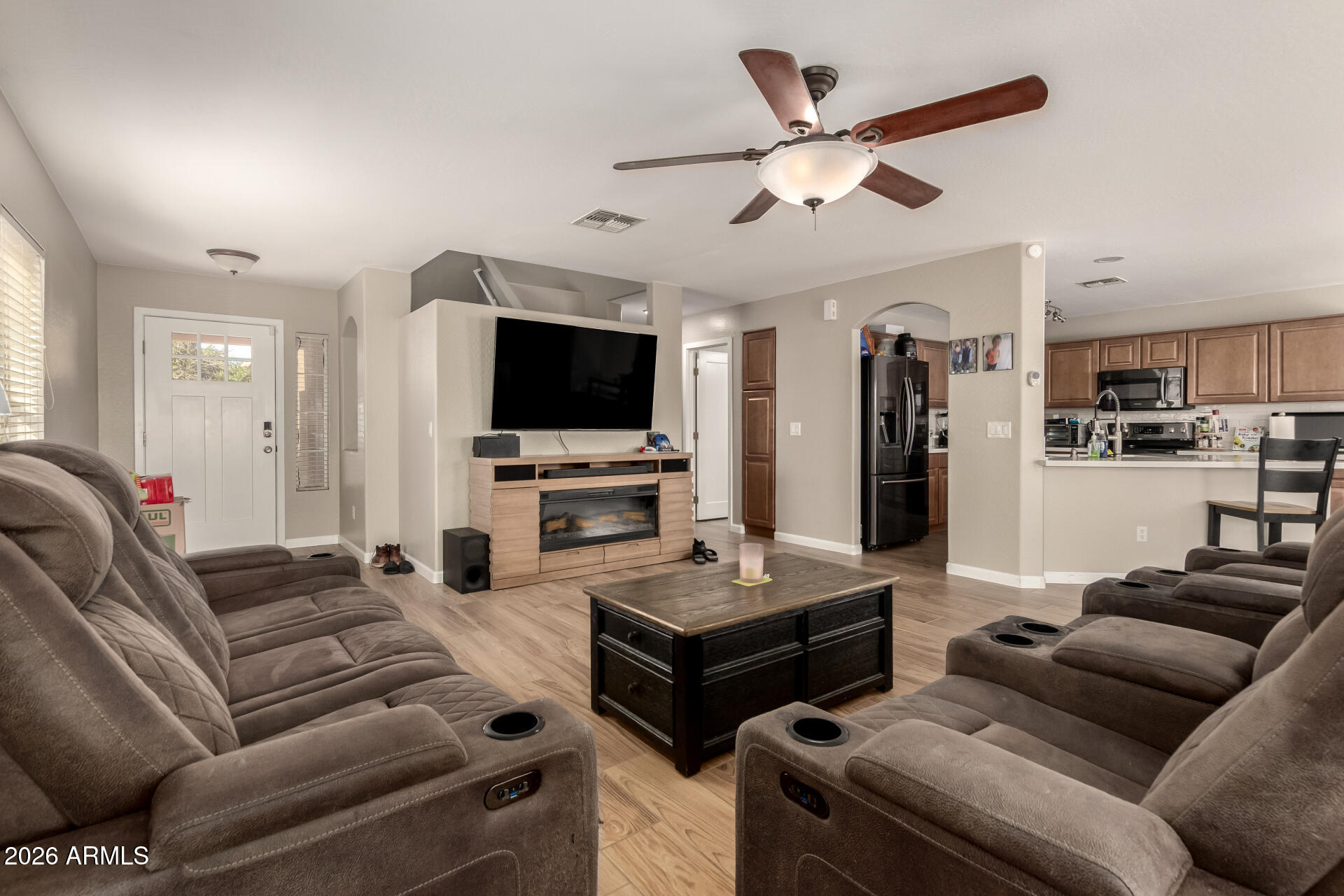 885 E LAKEVIEW Drive