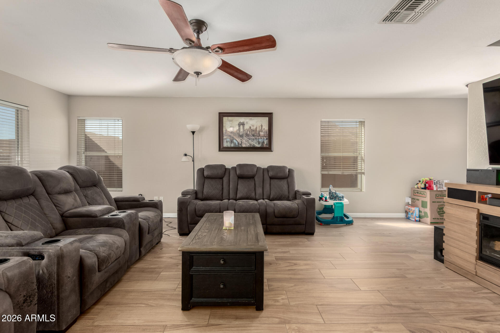 885 E LAKEVIEW Drive