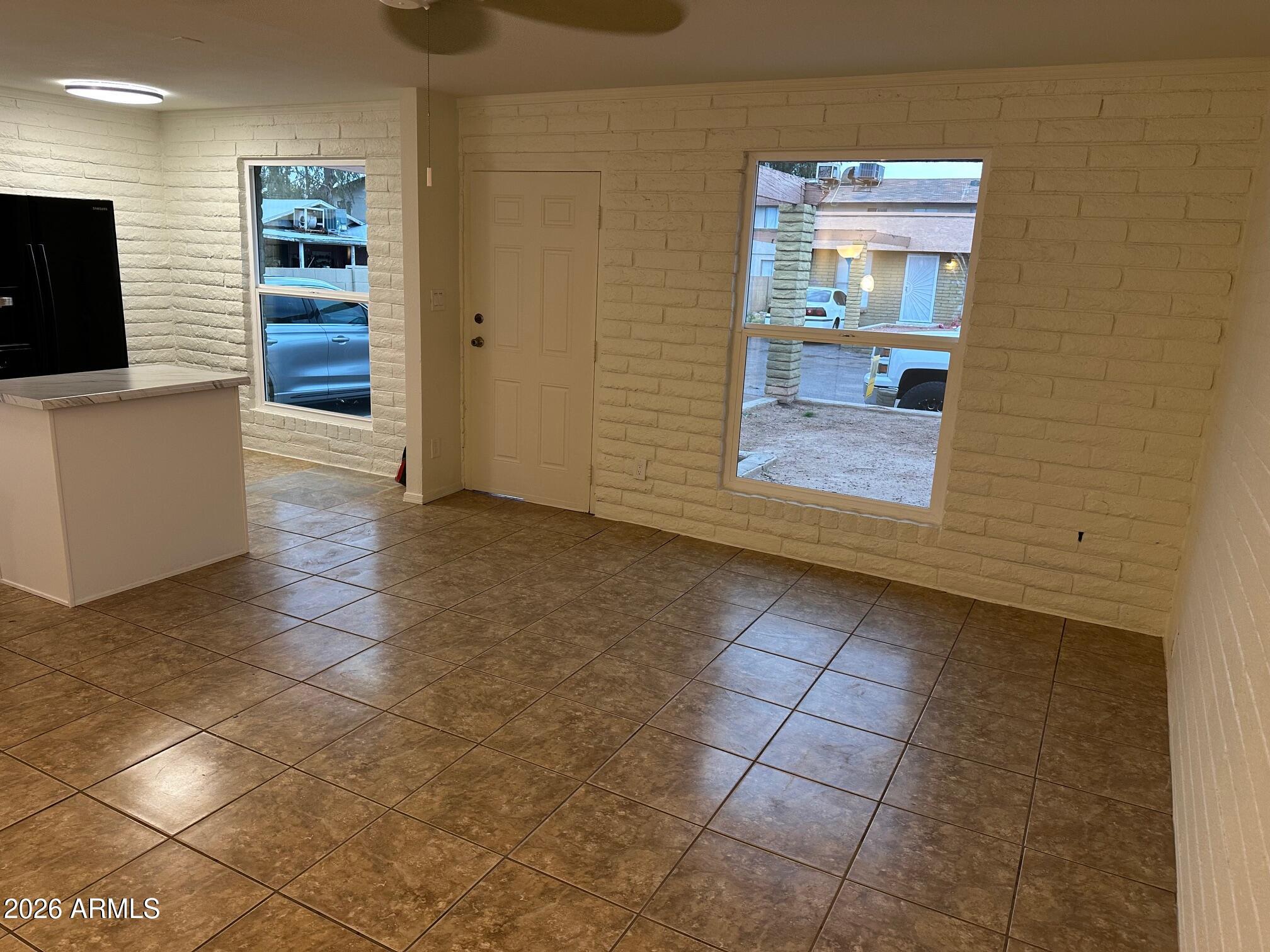 2333 W GLENROSA Avenue 114