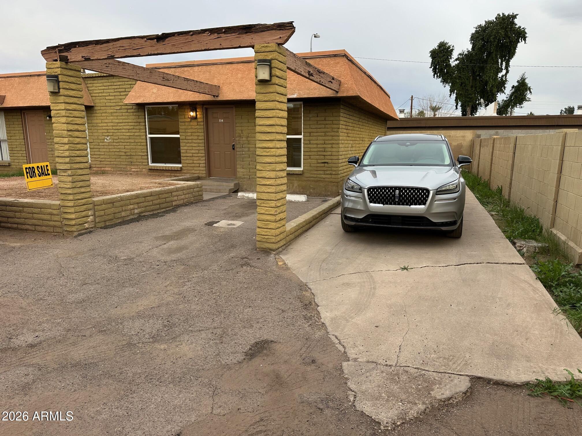 2333 W GLENROSA Avenue 114