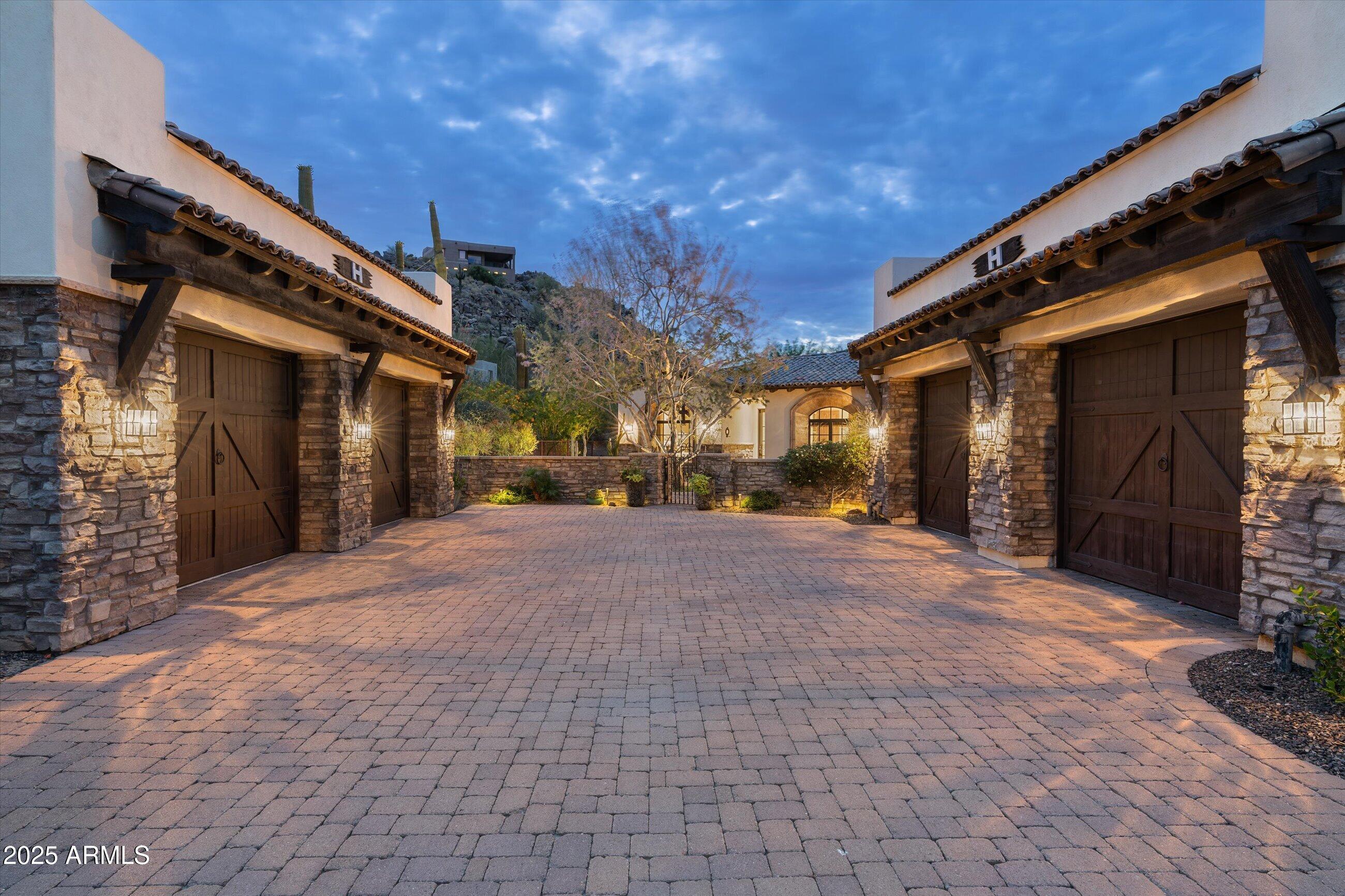 6102 E SAGE Drive