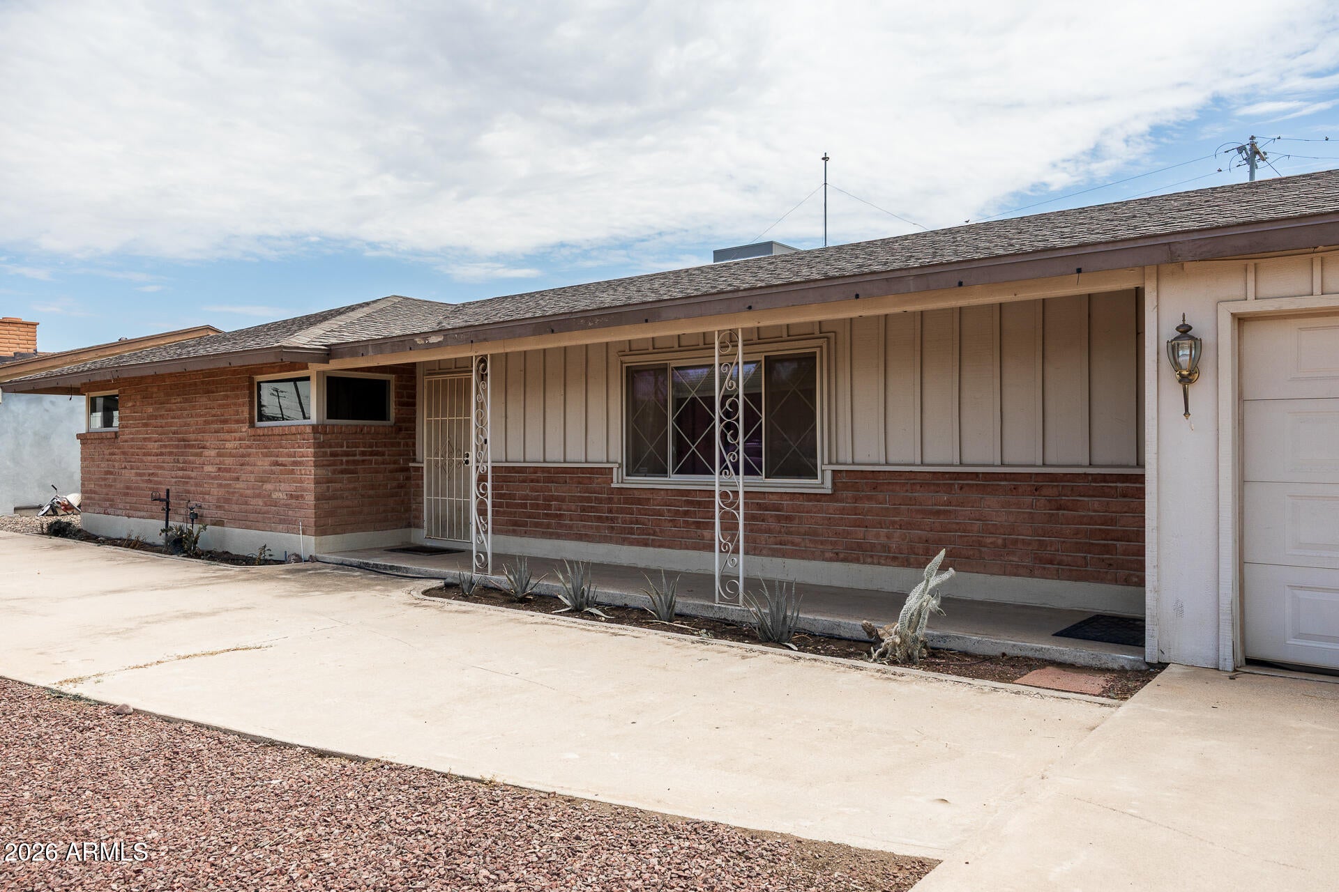 303 E MARKLEY Drive