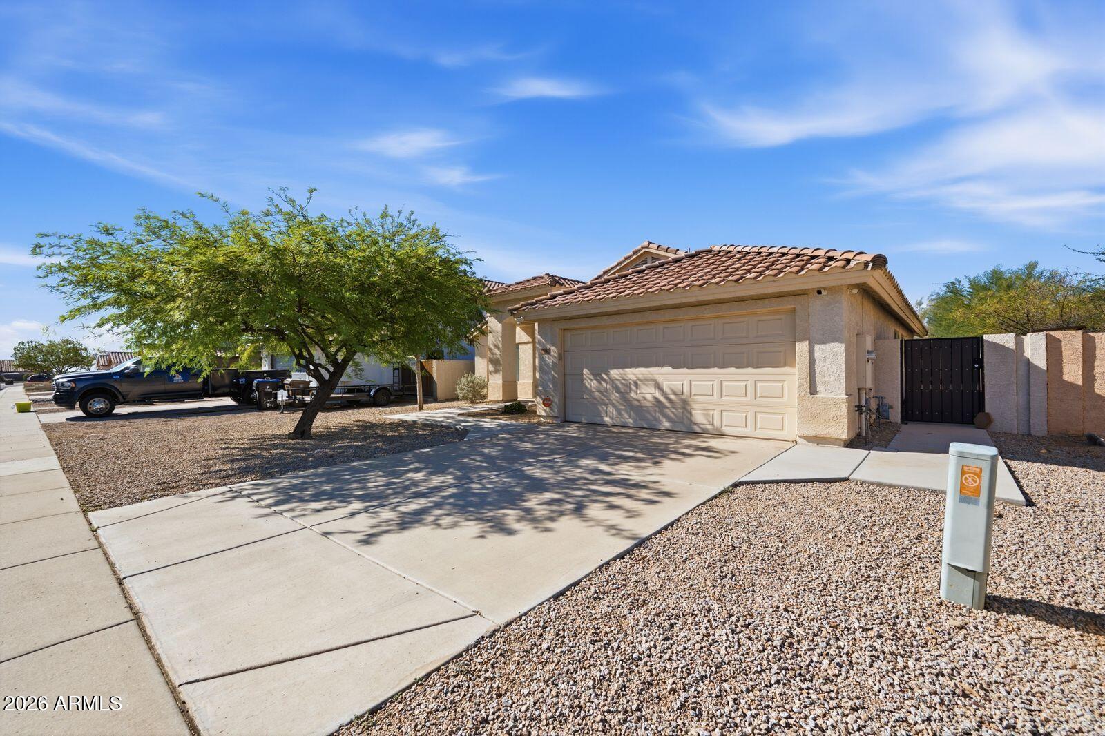 10760 W LOUISE Drive