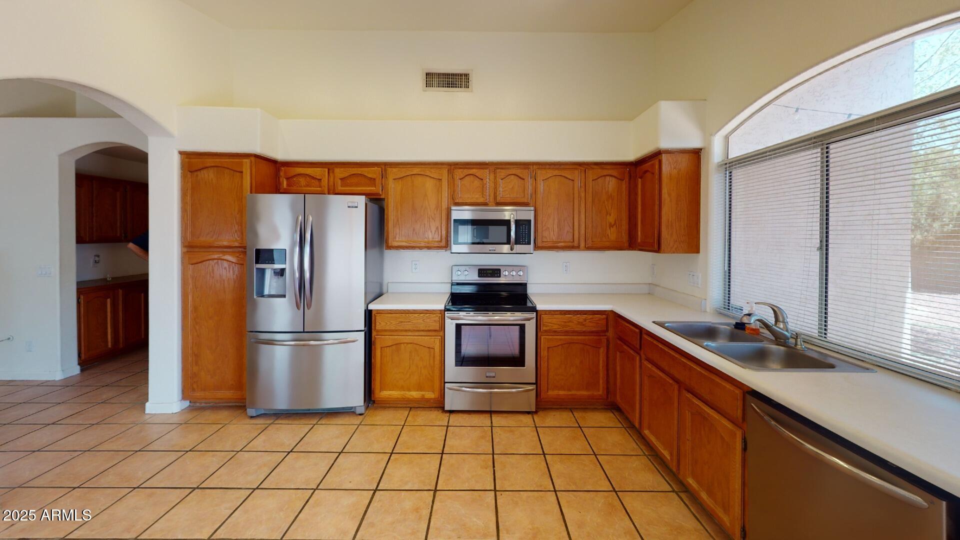 483 W ENCINAS Street