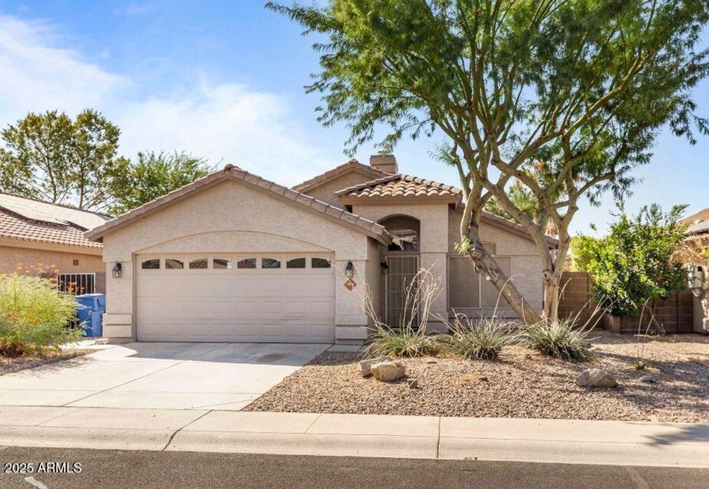 Photo of 483 W Encinas Street, Gilbert, AZ 85233 (MLS # 6933175)