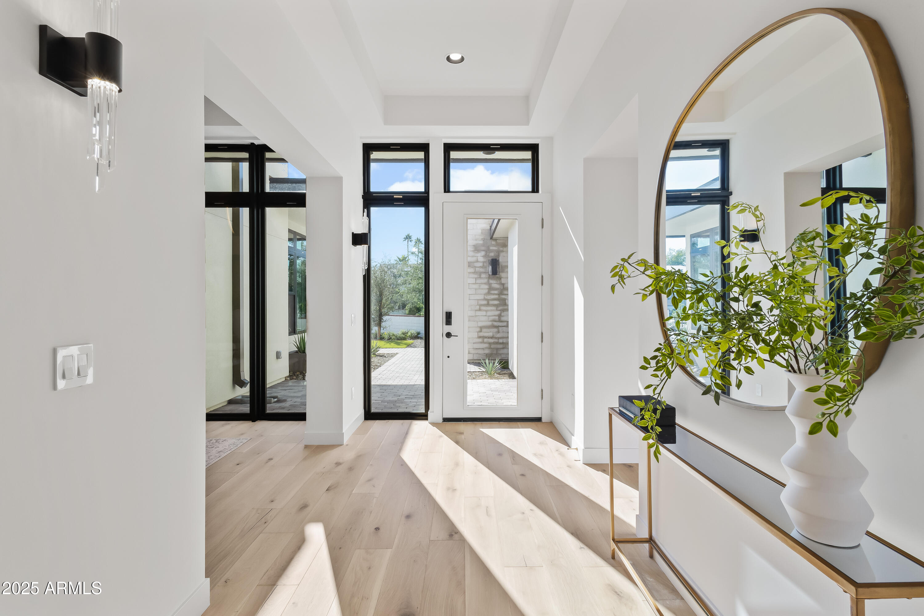 1538 W WAGON WHEEL Drive