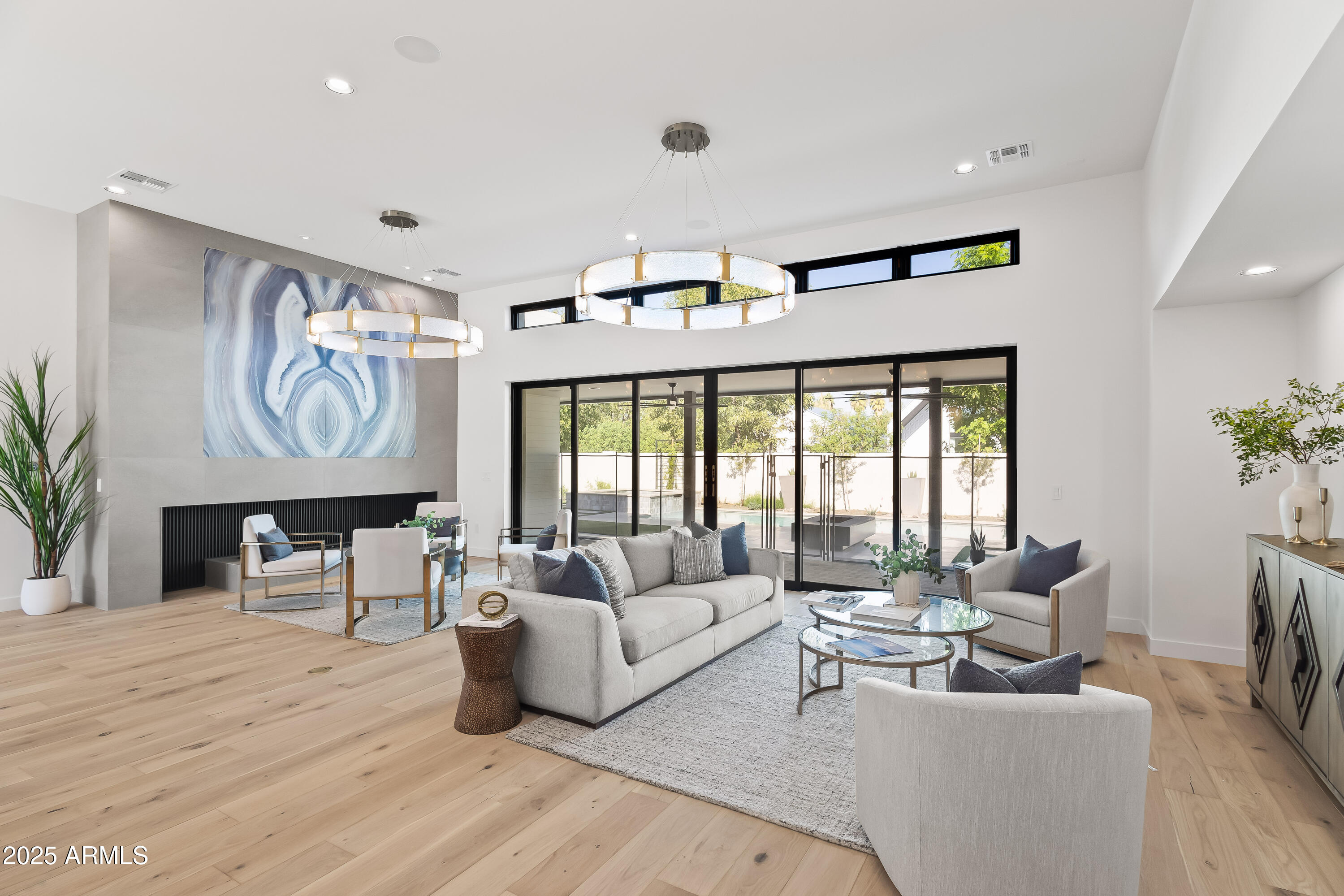 1538 W WAGON WHEEL Drive