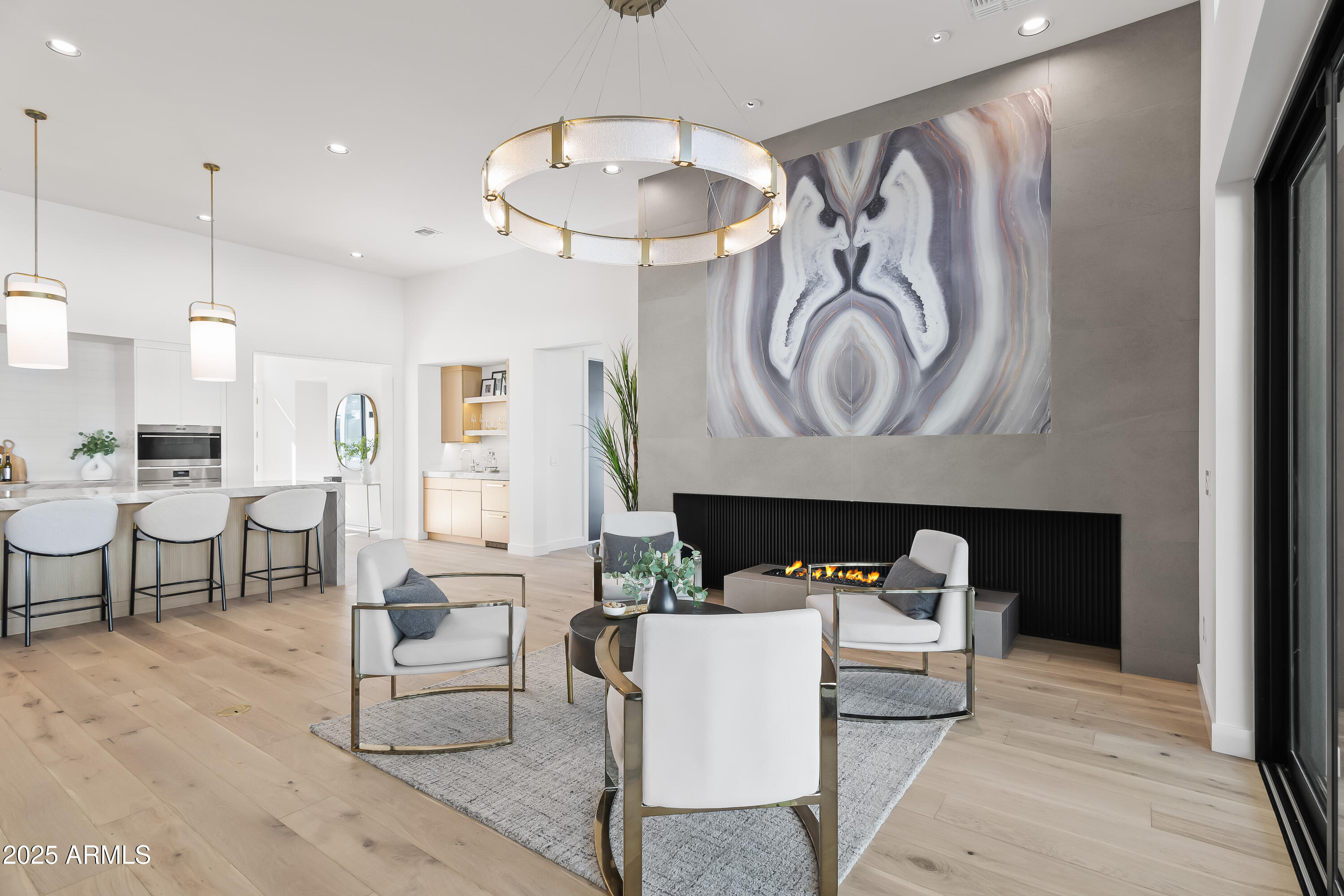 1538 W WAGON WHEEL Drive