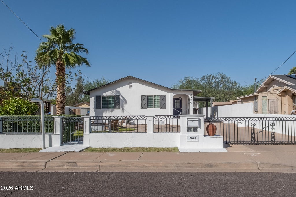 Photo of 2520 N 15th Street, Phoenix, AZ 85006 (MLS # 7095351)