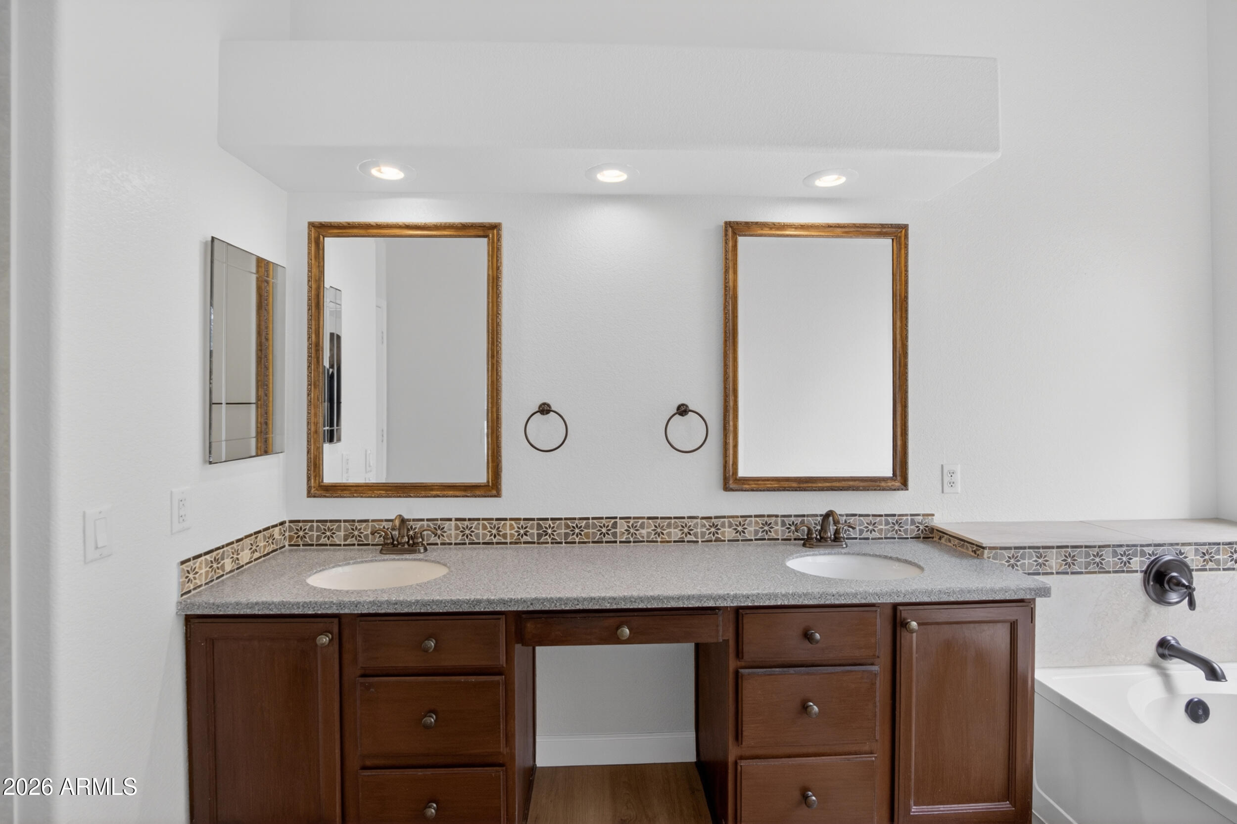PINEVIEW UNIT ONE LOT 1-97 TR D-G - Residential
