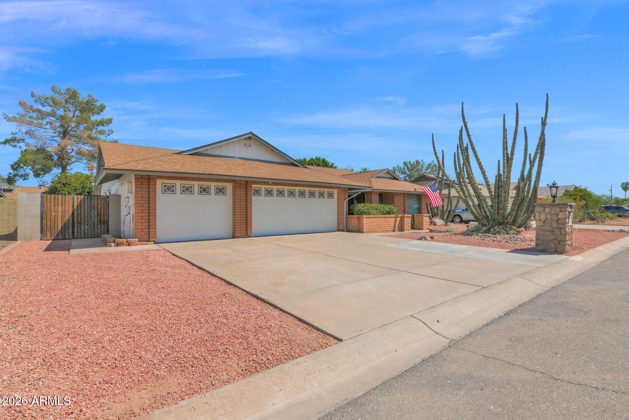 4338 W MICHELLE Drive