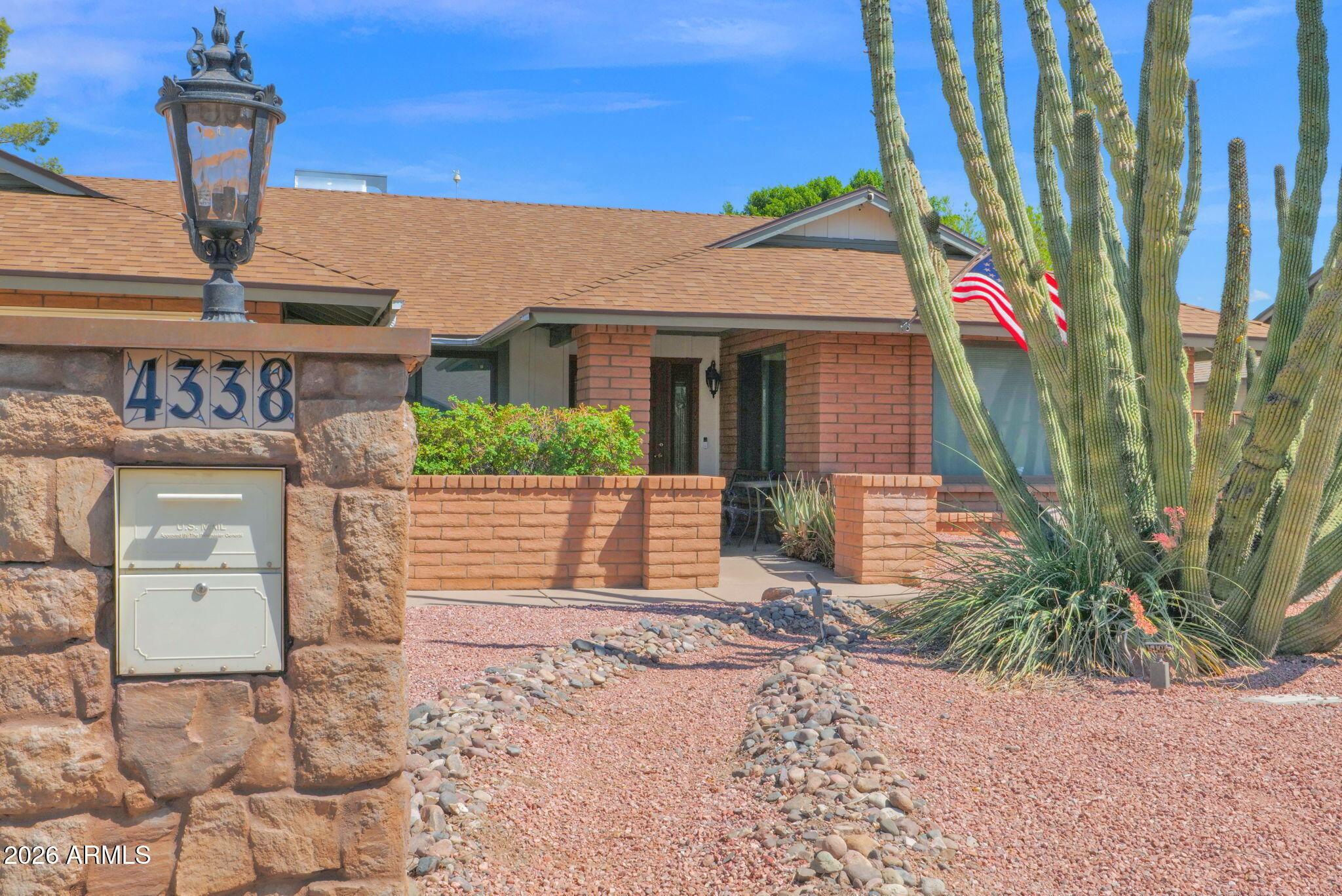 4338 W MICHELLE Drive