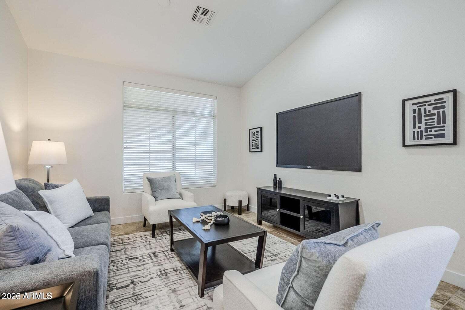 1001 N QUAIL Lane