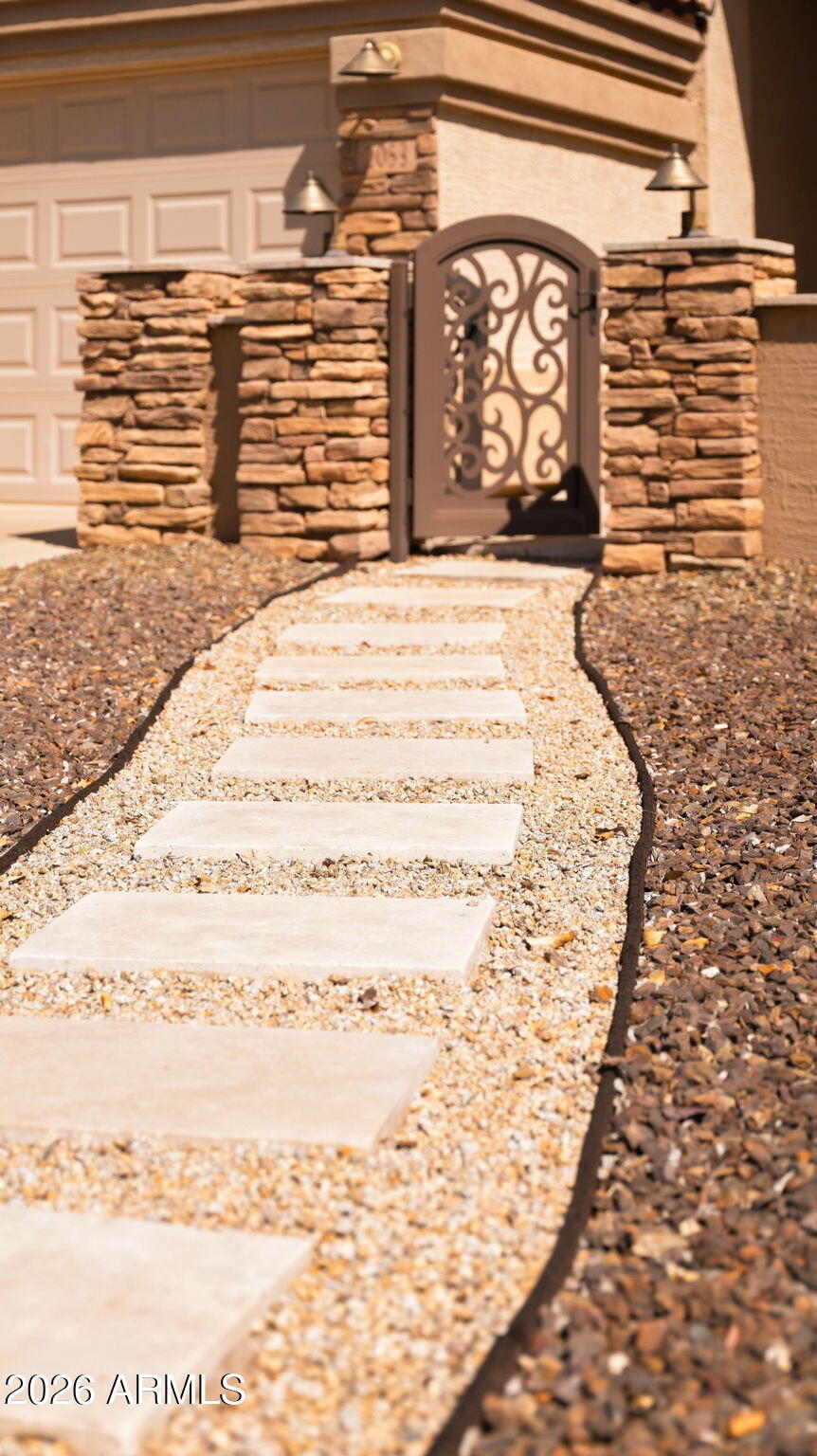 2053 S RED ROCK Court