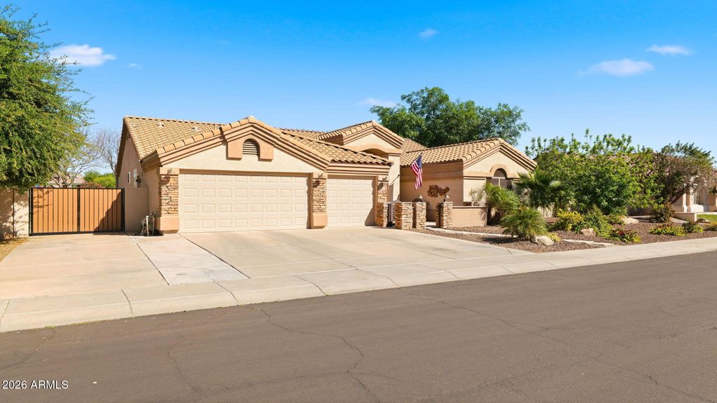 Photo of 2053 S Red Rock Court, Gilbert, AZ 85295 (MLS # 7001833)
