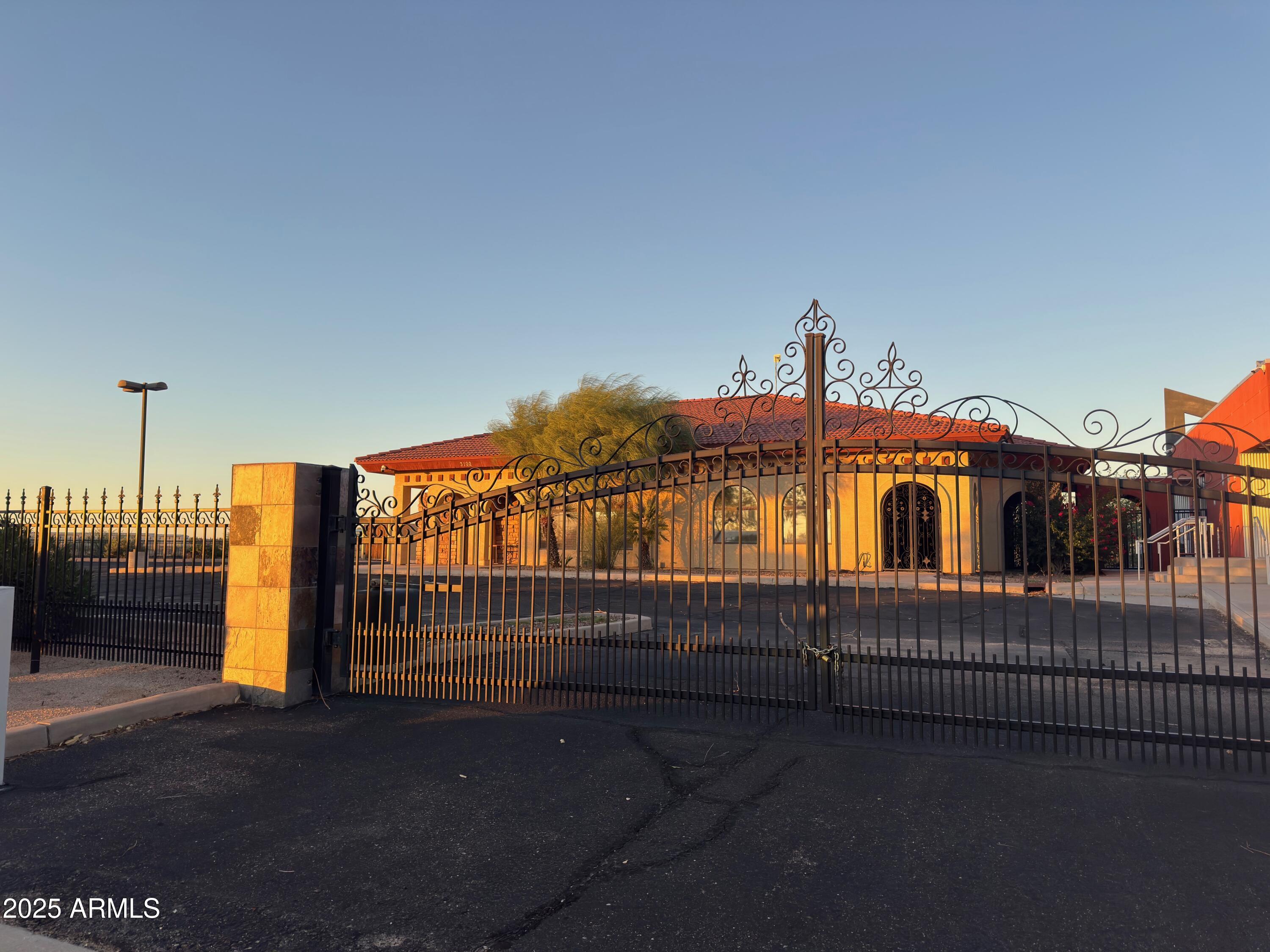 3192 N PIPER Avenue