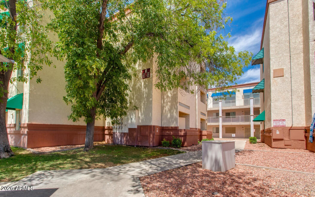 CLIFFS CONDOMINIUM - Residential