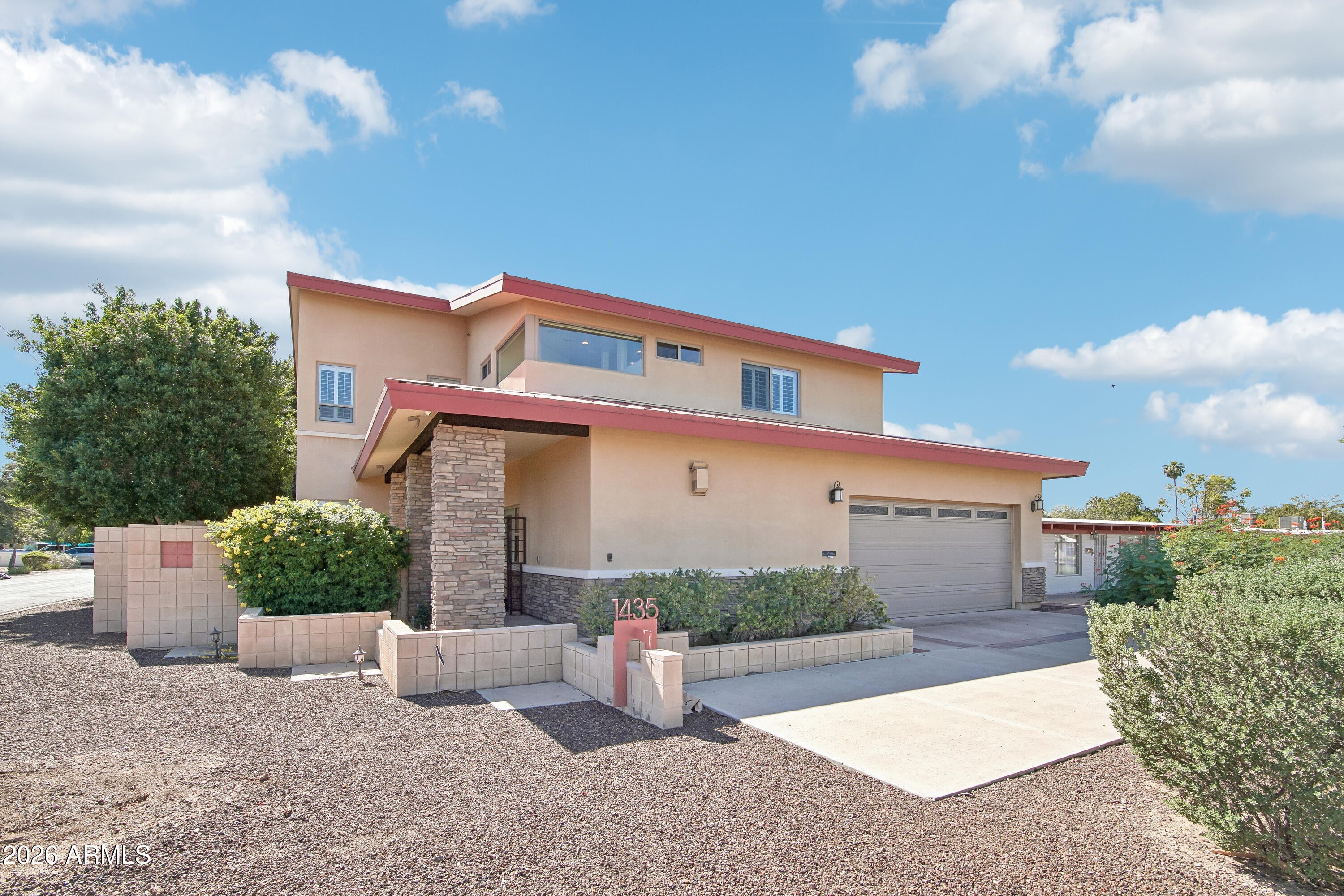 1435 E RANCHO Drive