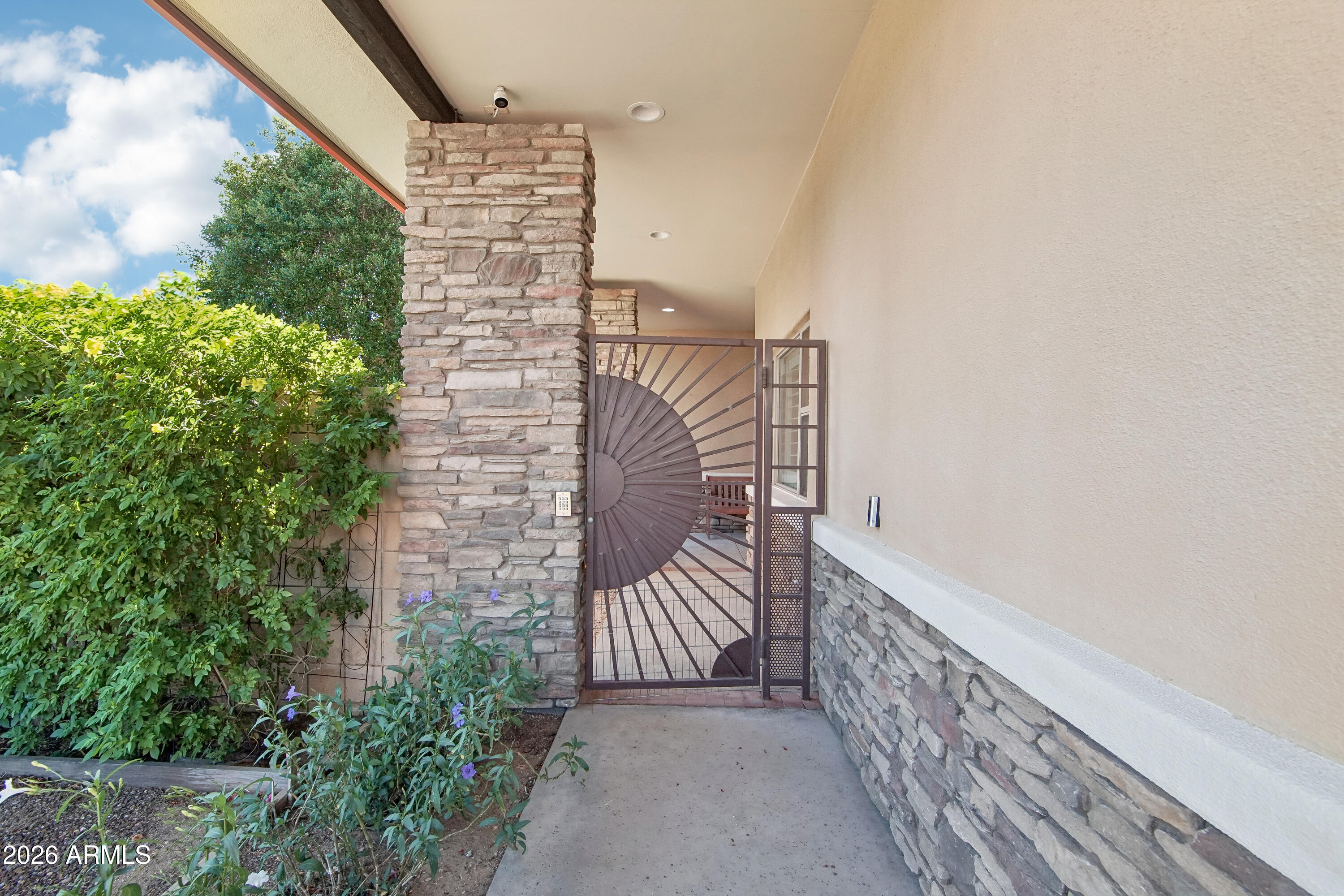 1435 E RANCHO Drive