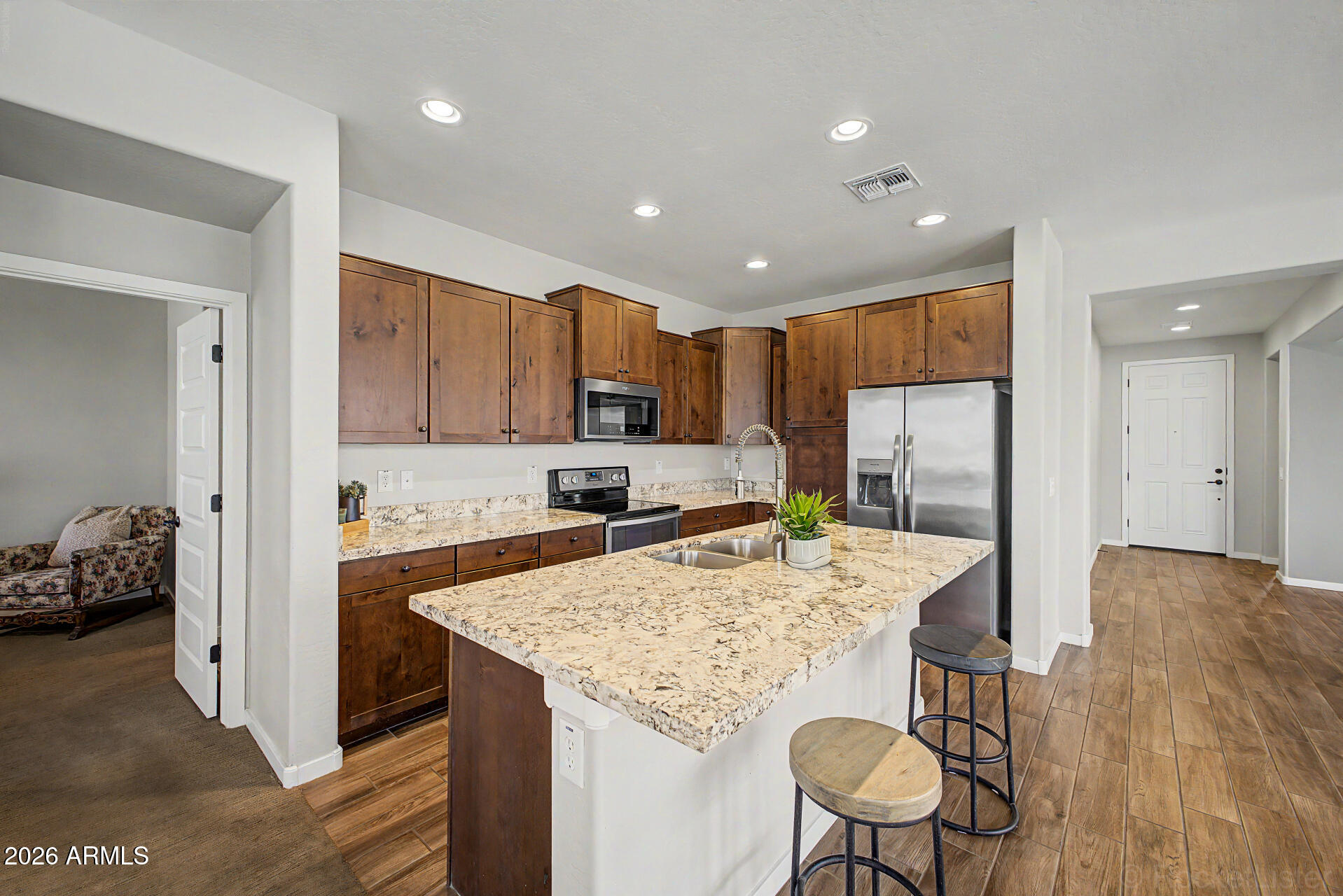 3413 N LOMA Vista