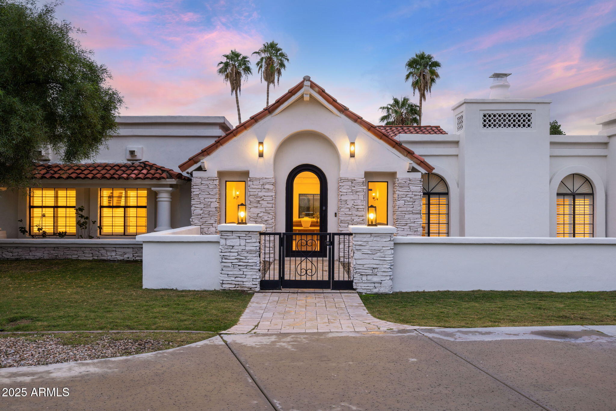 10111 E CHOLLA Street