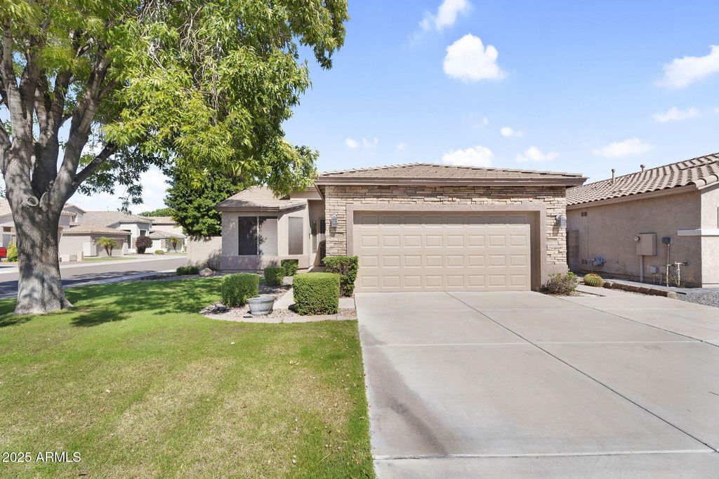 Photo of 9250 W Runion Drive, Peoria, AZ 85382 (MLS # 6931018)