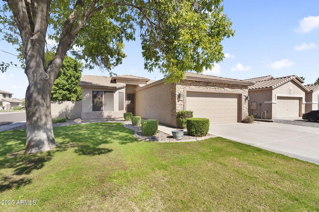 Photo of 9250 W Runion Drive, Peoria, AZ 85382 (MLS # 6931018)
