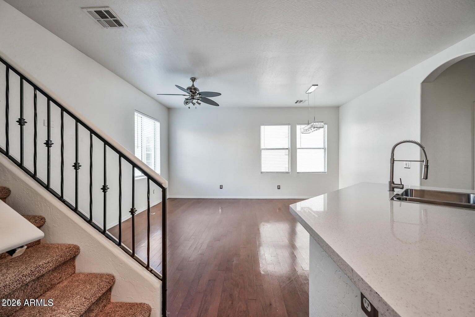 933 W Aspen Way