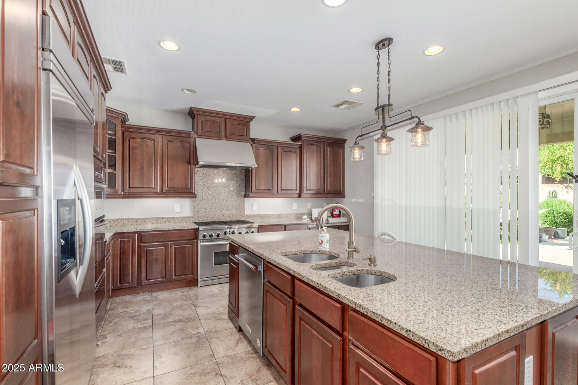 29402 W COLUMBUS Avenue