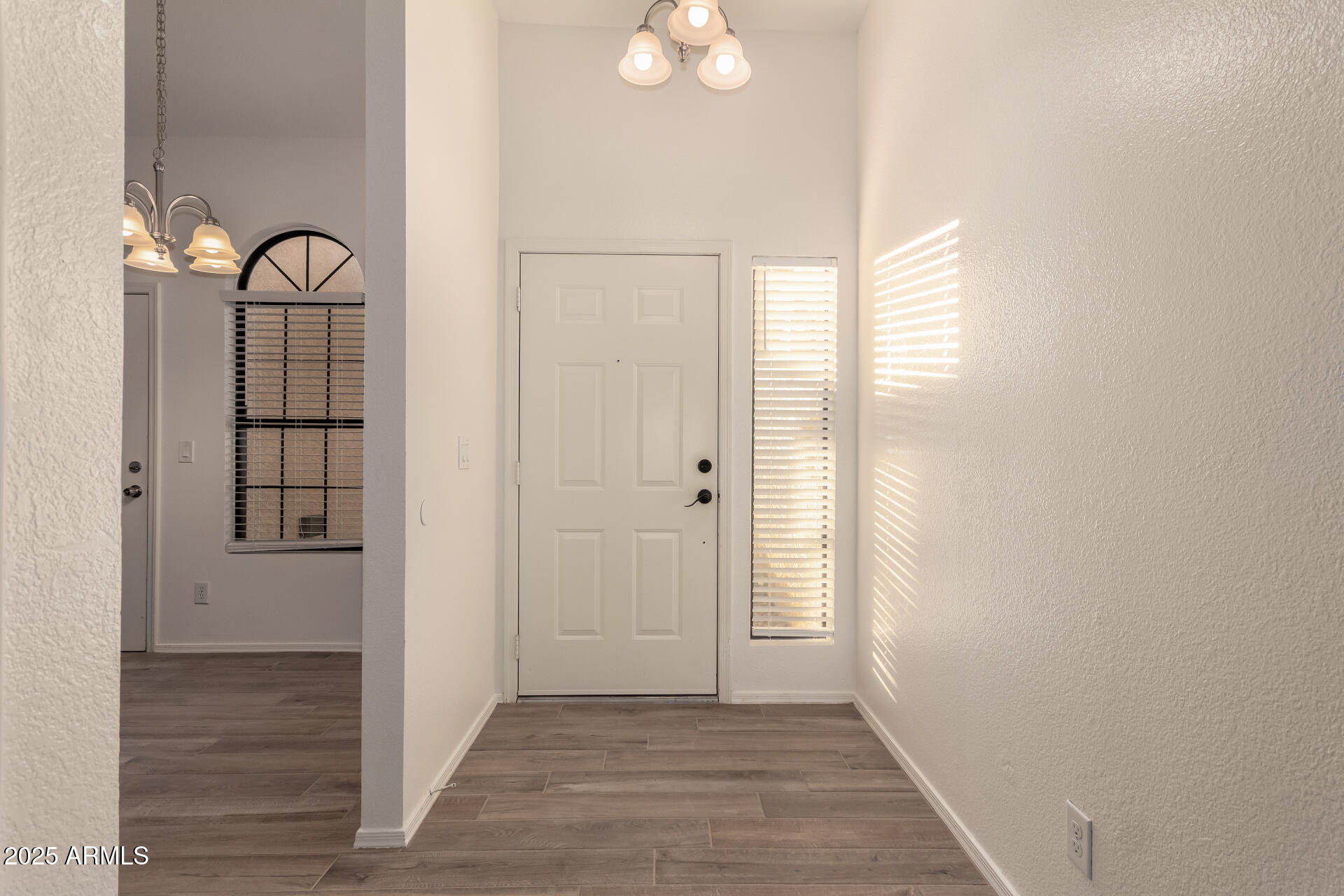 965 N NIELSON Street