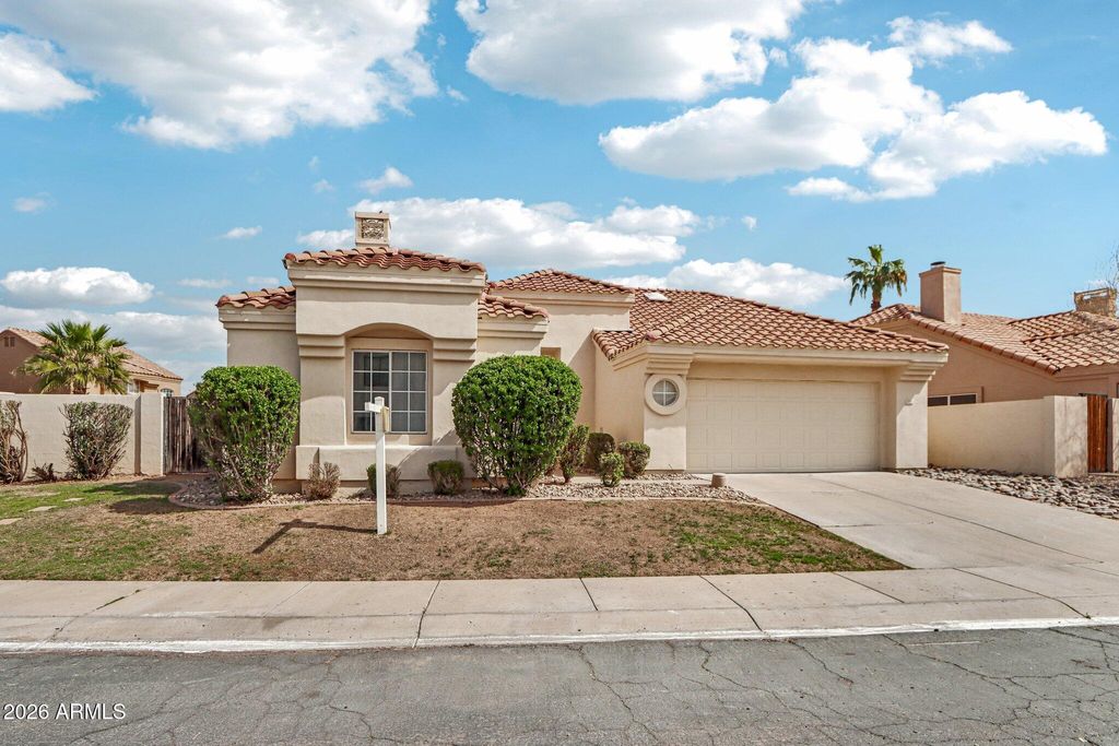 Photo of 2127 W Peninsula Circle, Chandler, AZ 85248 (MLS # 6991591)
