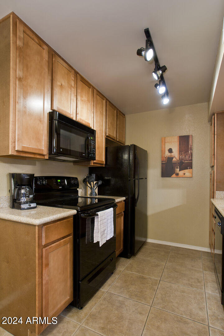 3500 N HAYDEN Road 811