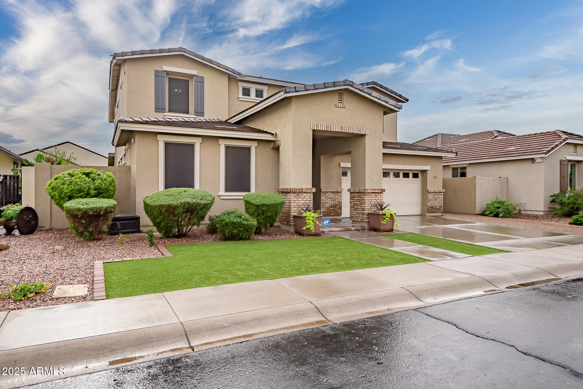 2915 E RUSSELL Street