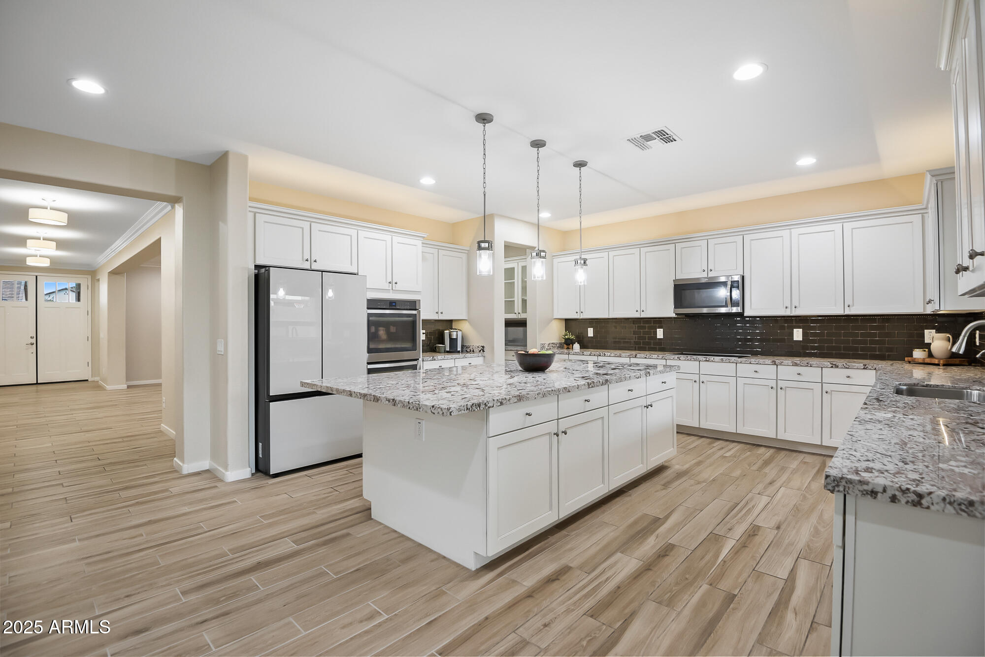 2915 E RUSSELL Street