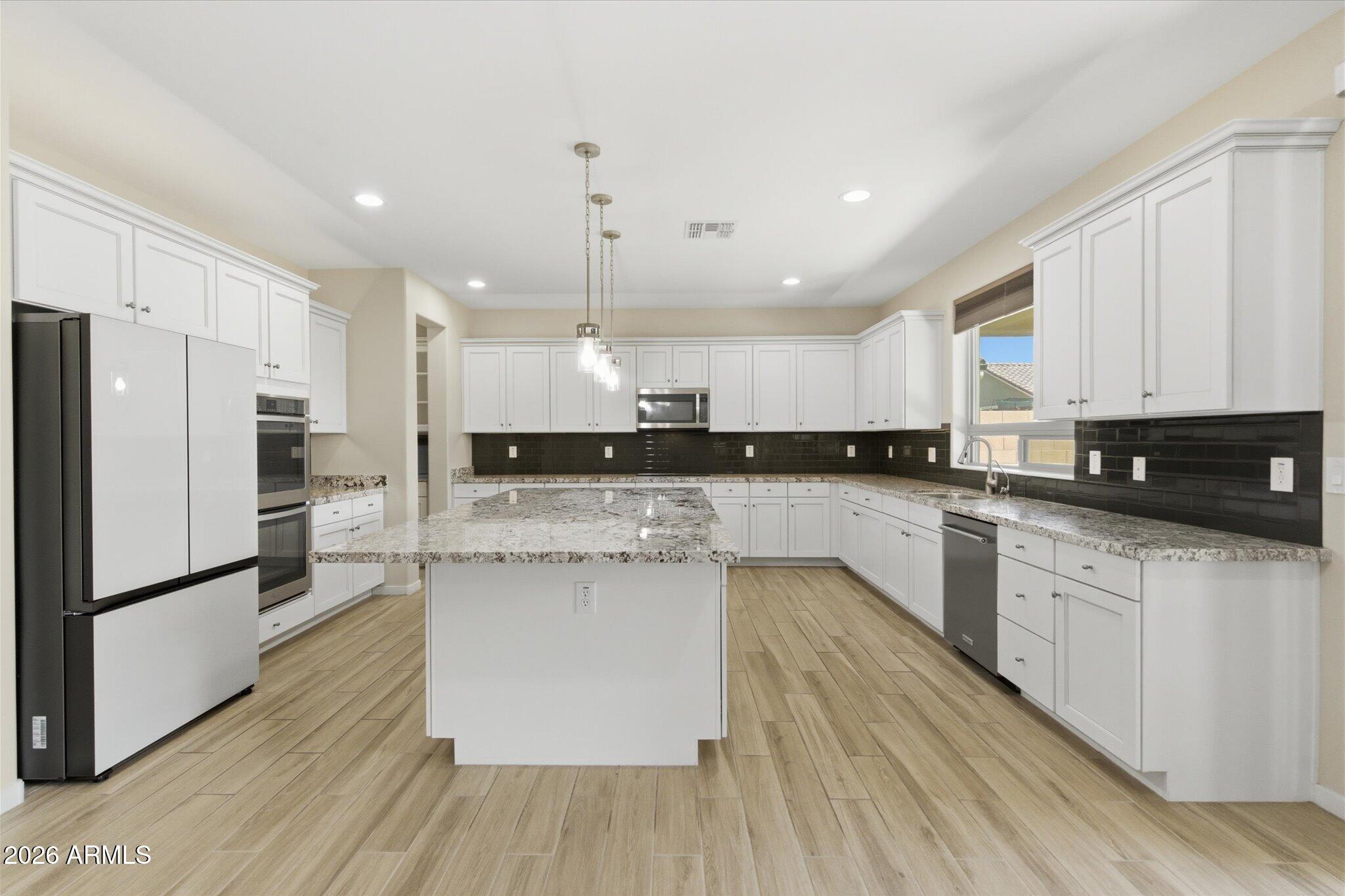 2915 E RUSSELL Street