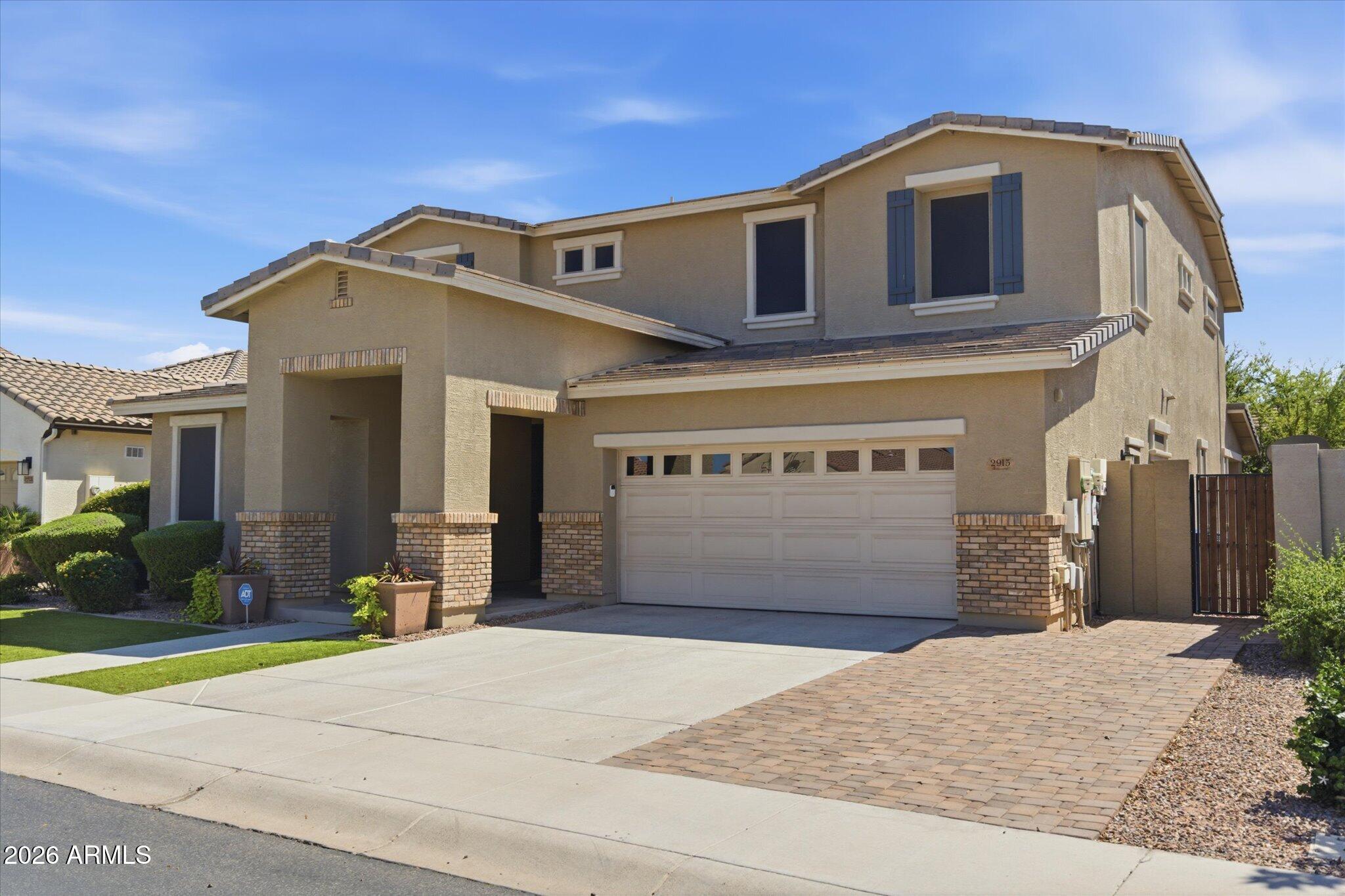 2915 E RUSSELL Street