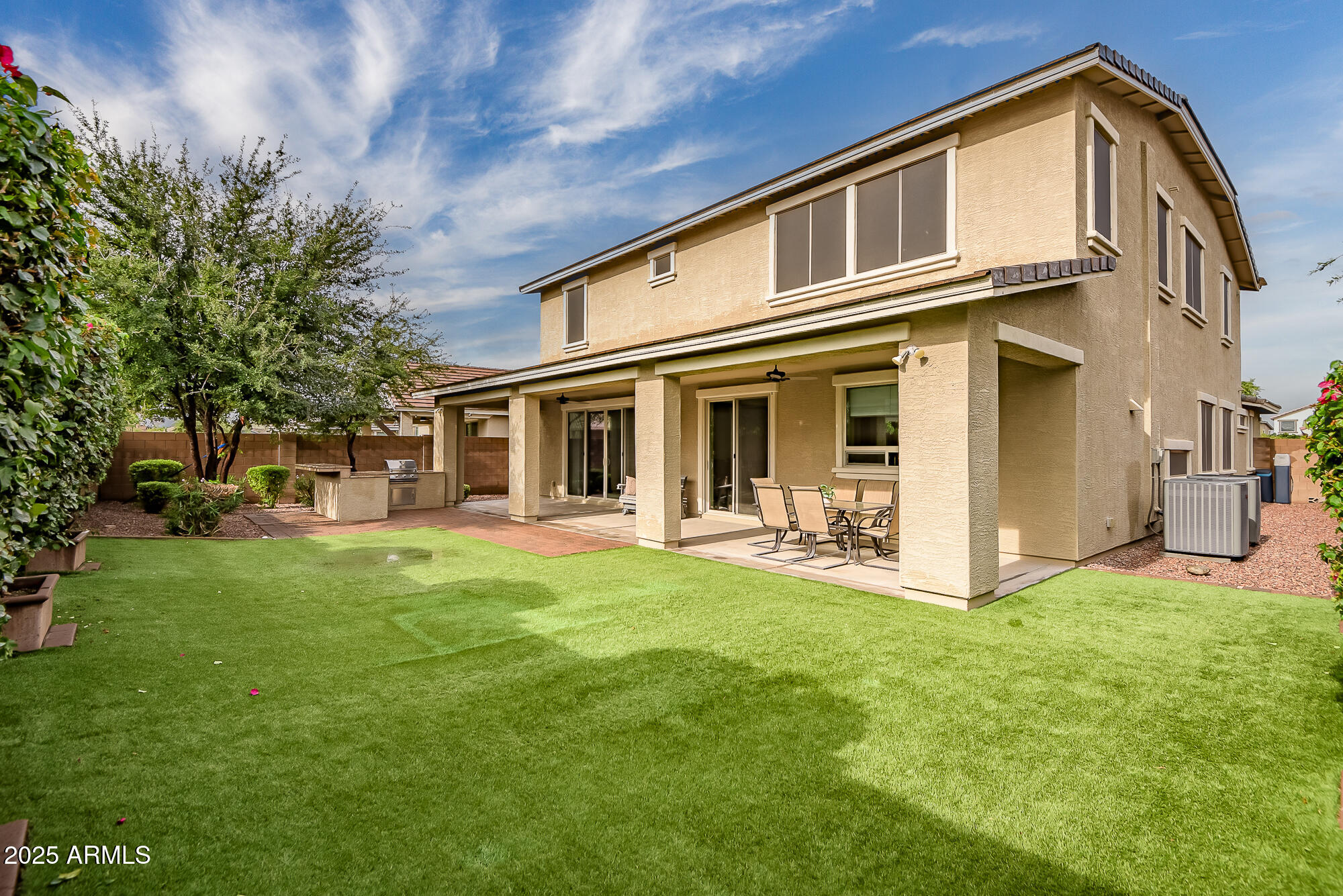 2915 E RUSSELL Street