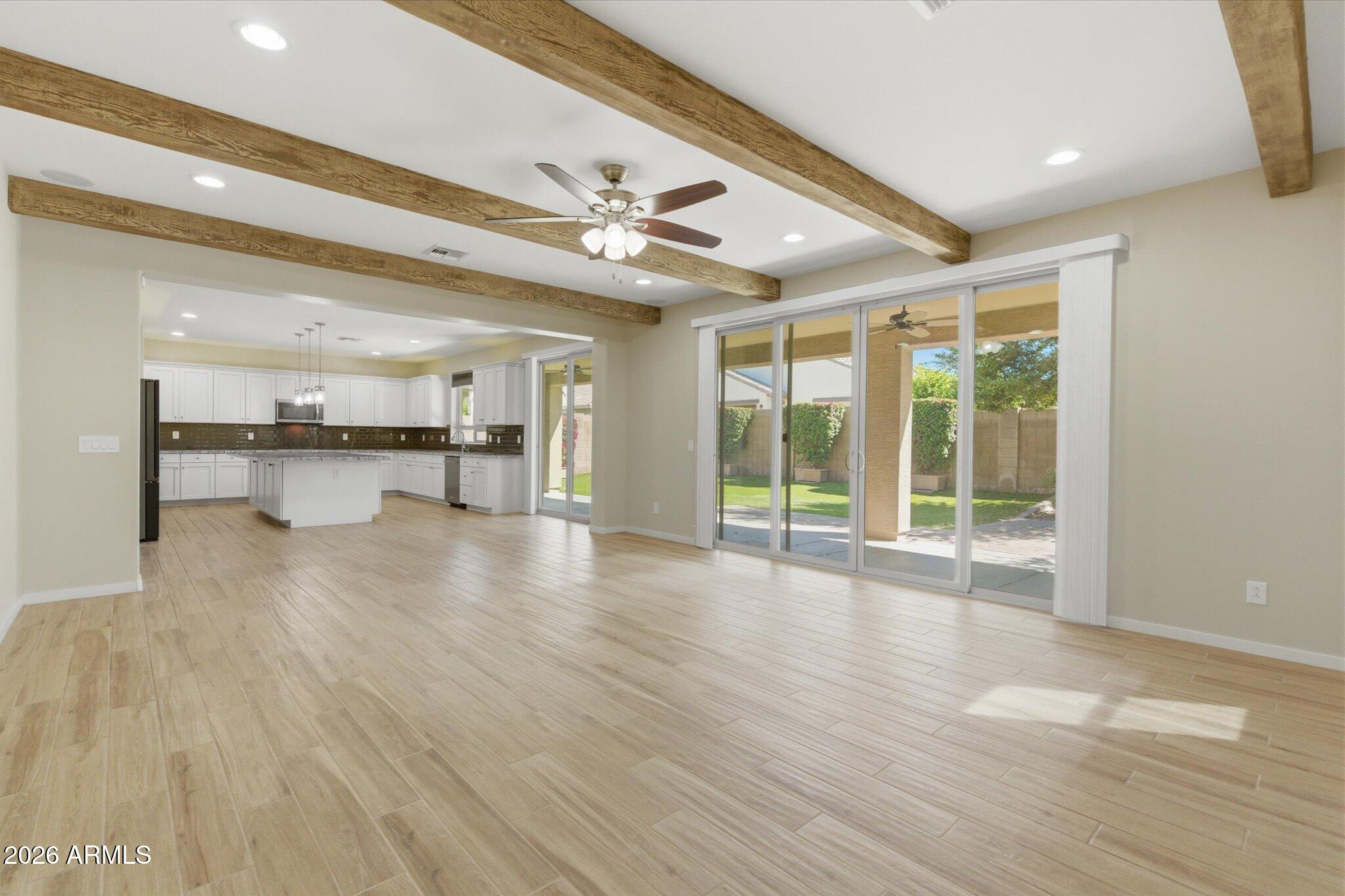 2915 E RUSSELL Street