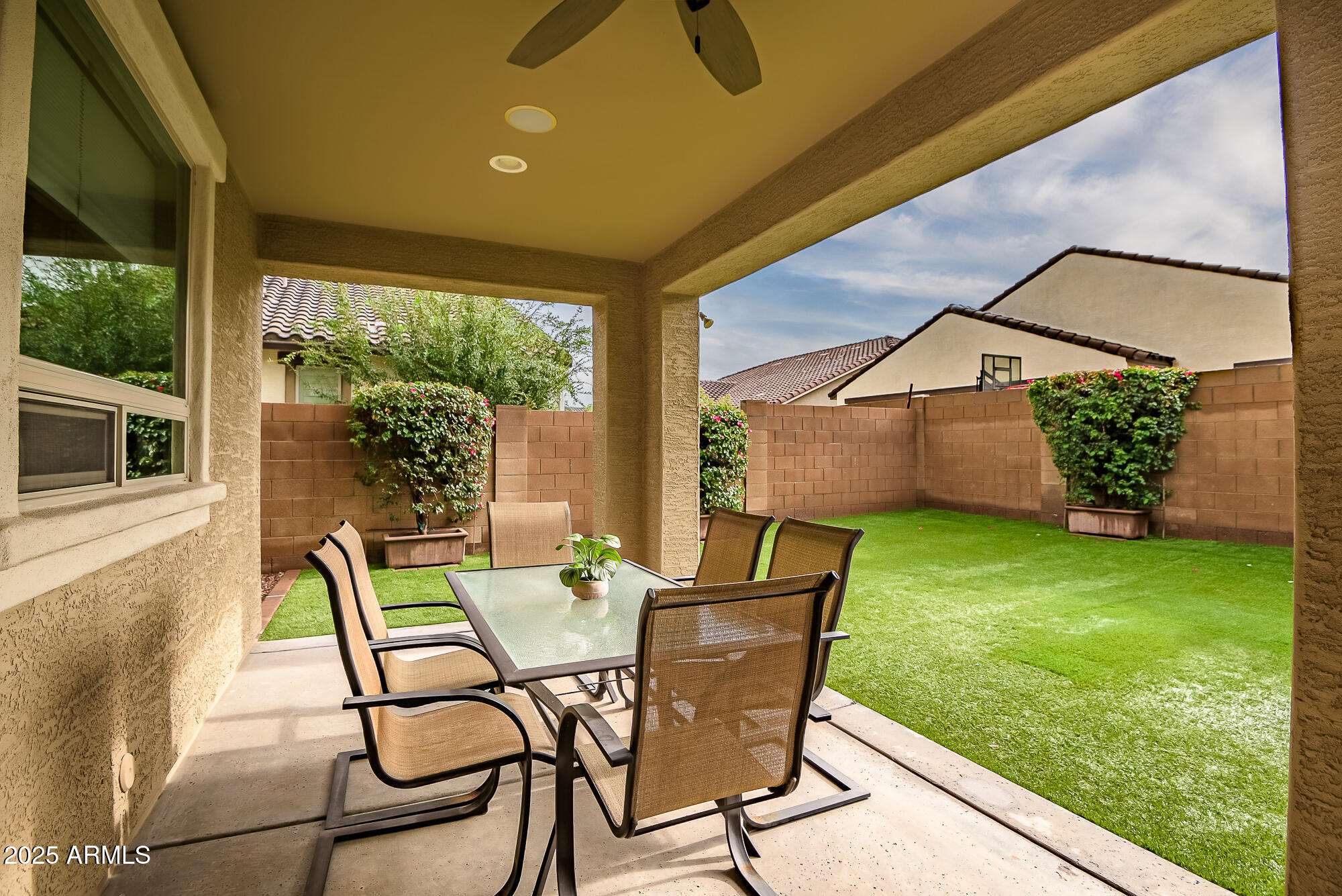 2915 E RUSSELL Street