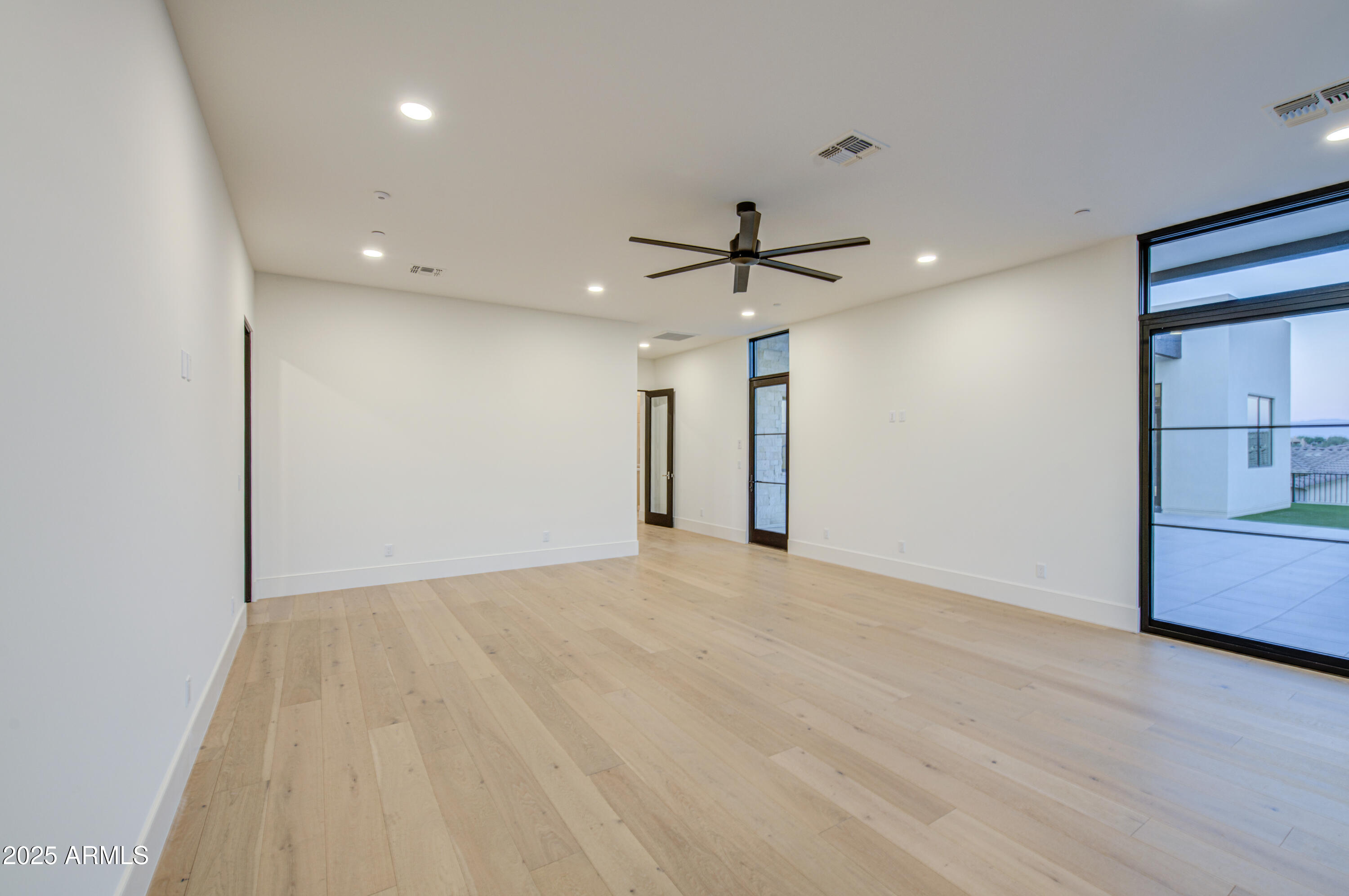 PALATIAL ESTATES - Residential