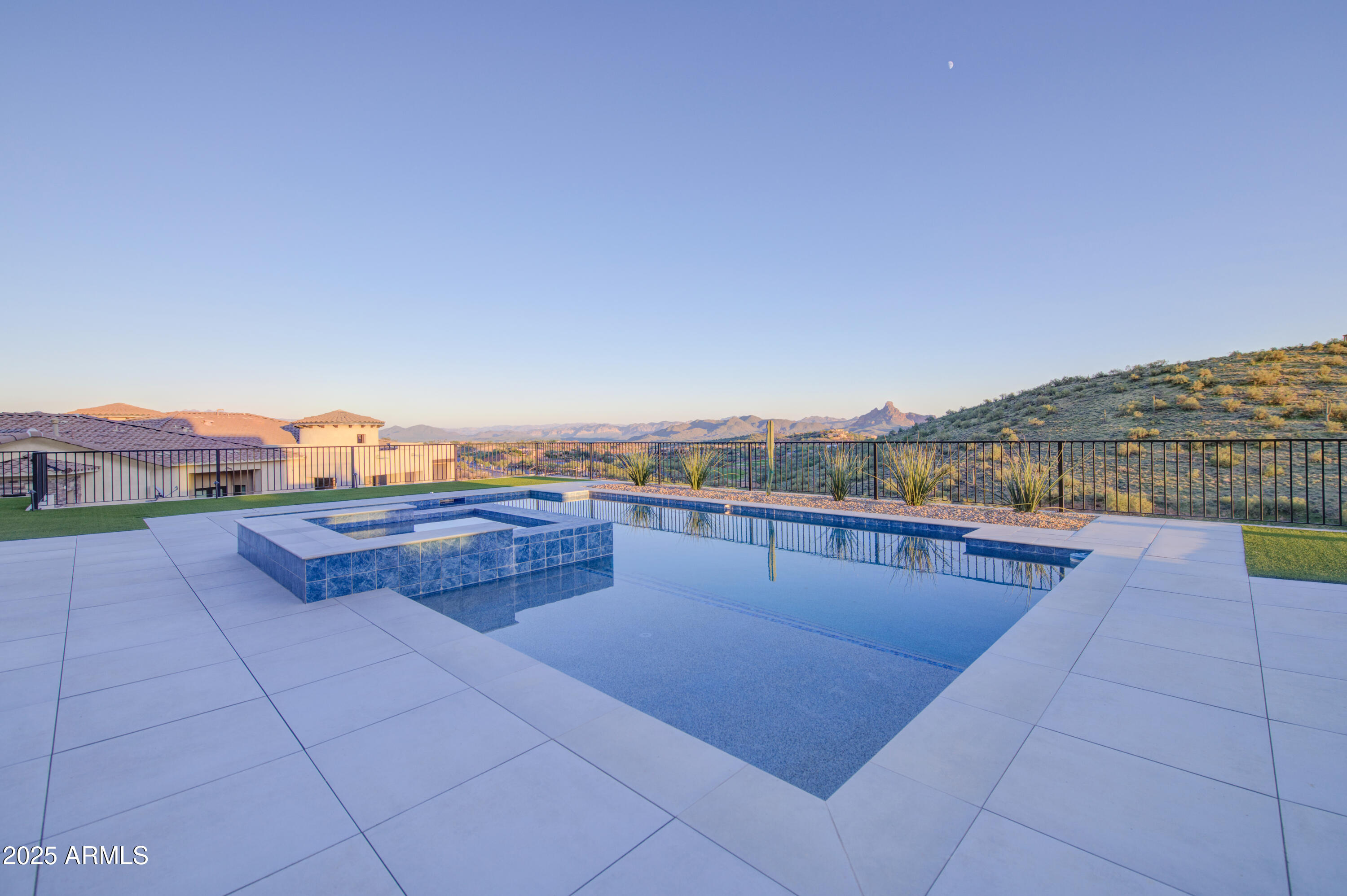 PALATIAL ESTATES - Residential