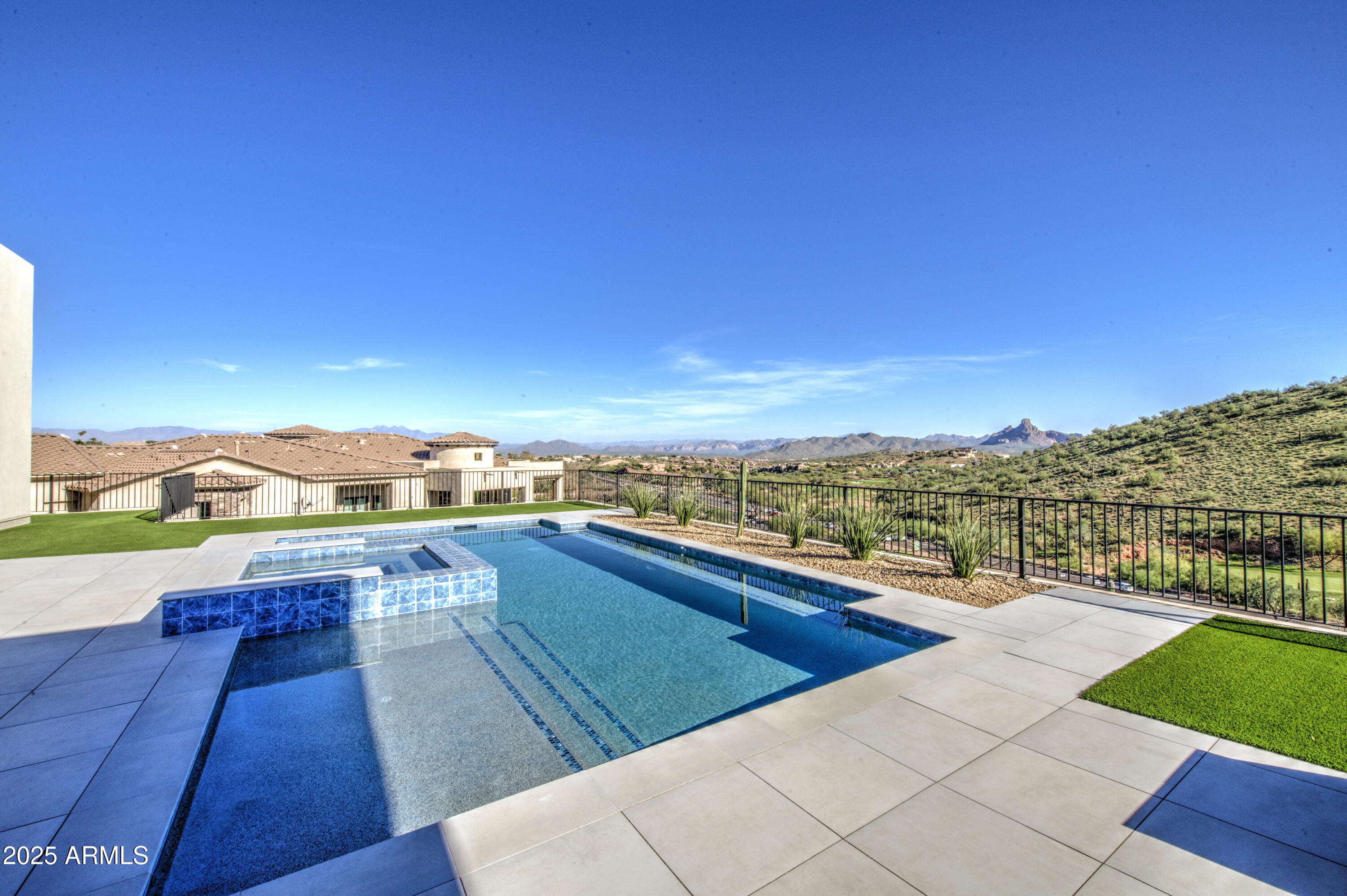 PALATIAL ESTATES - Residential
