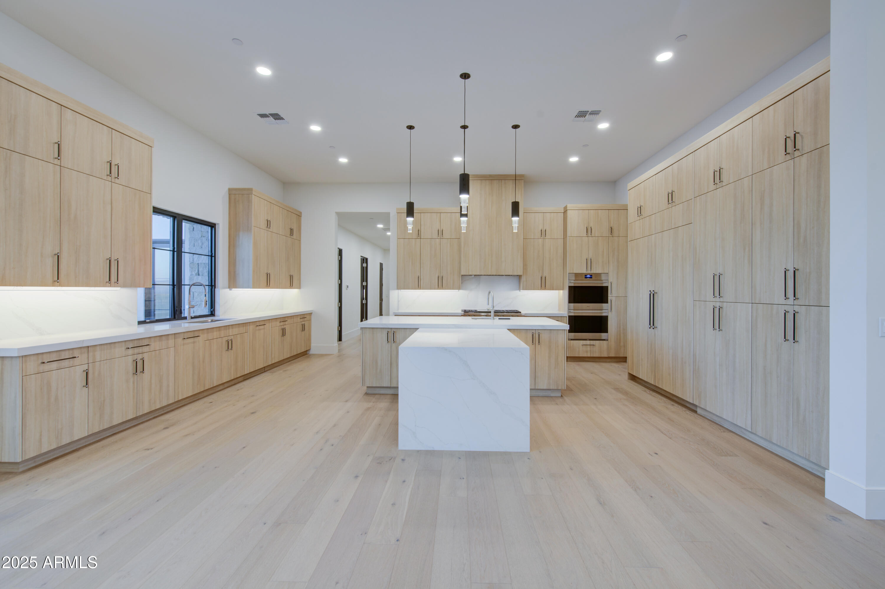 PALATIAL ESTATES - Residential