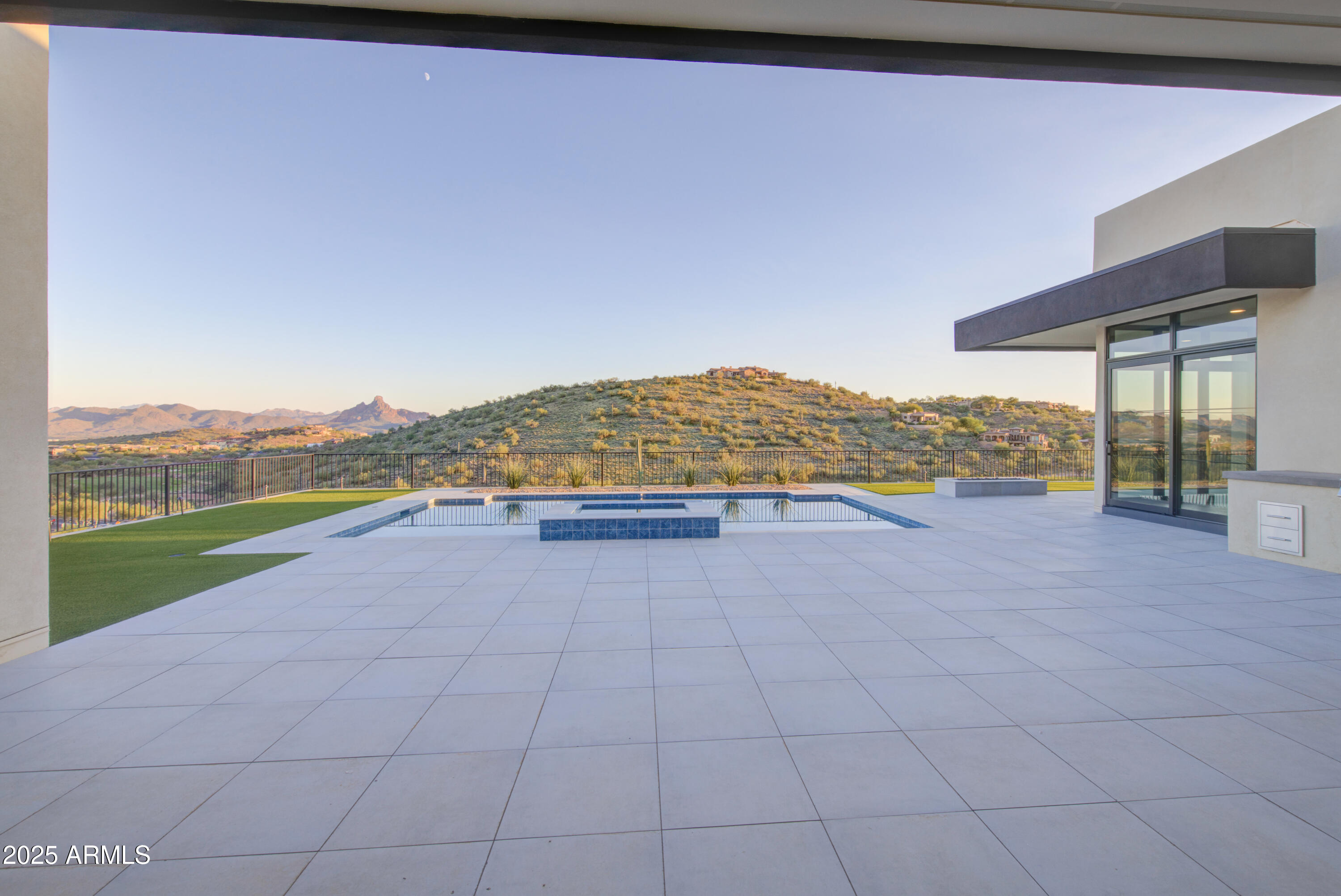 PALATIAL ESTATES - Residential
