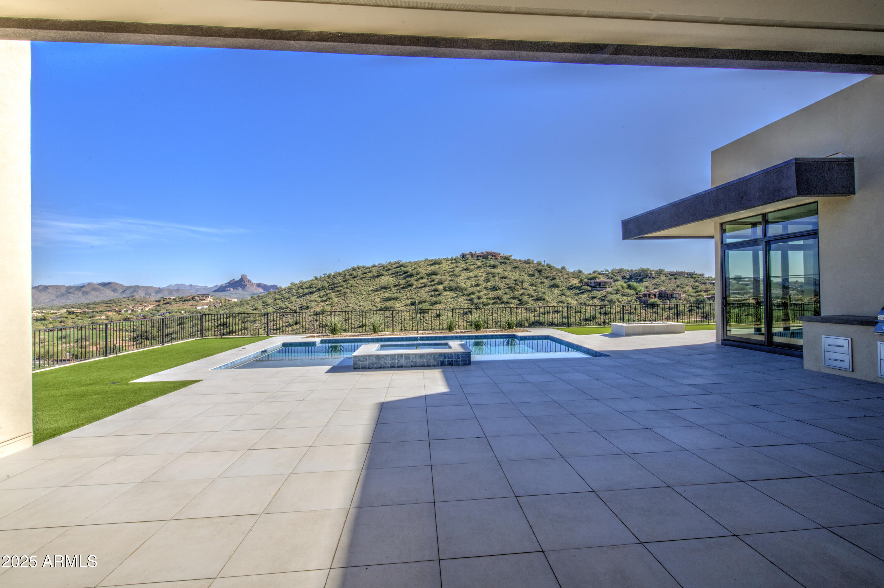 PALATIAL ESTATES - Residential