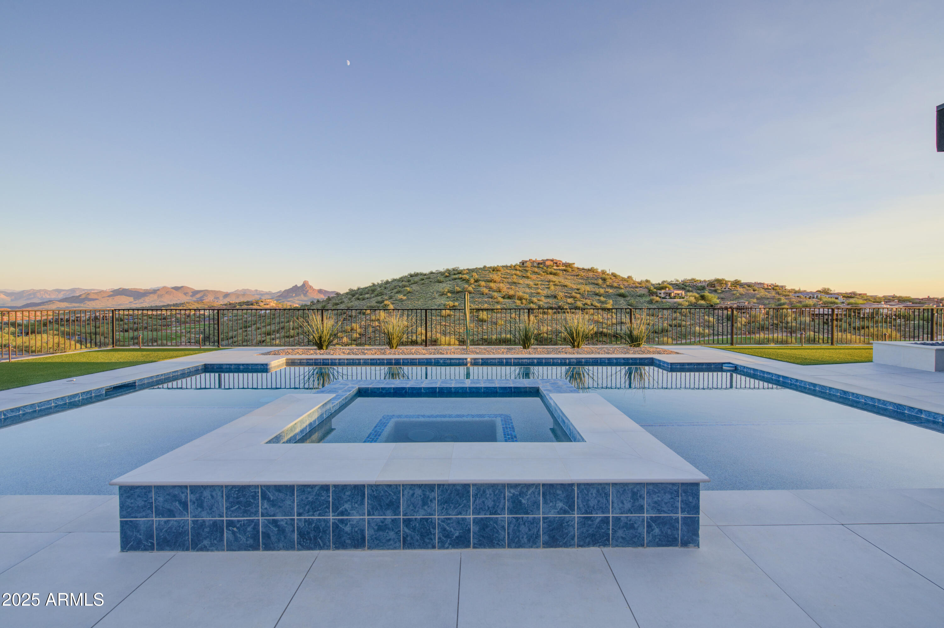 PALATIAL ESTATES - Residential