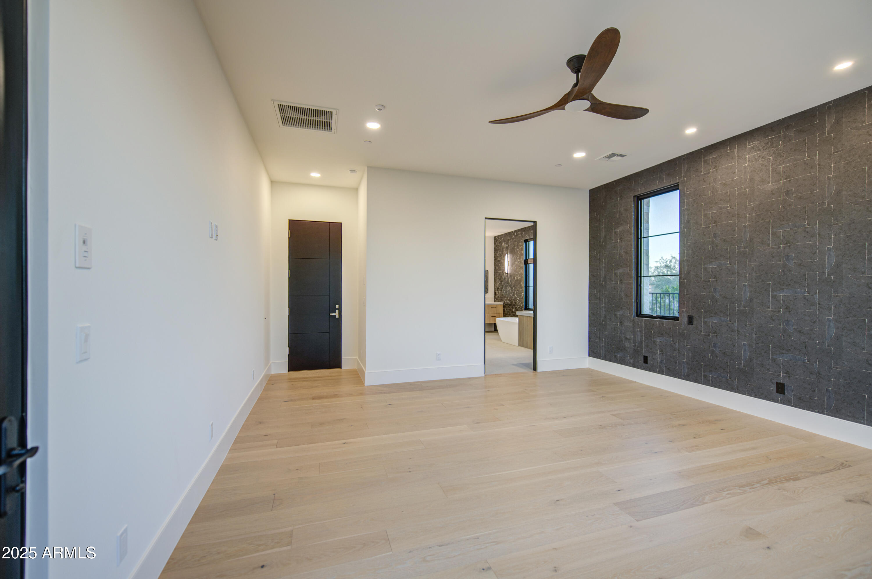 PALATIAL ESTATES - Residential